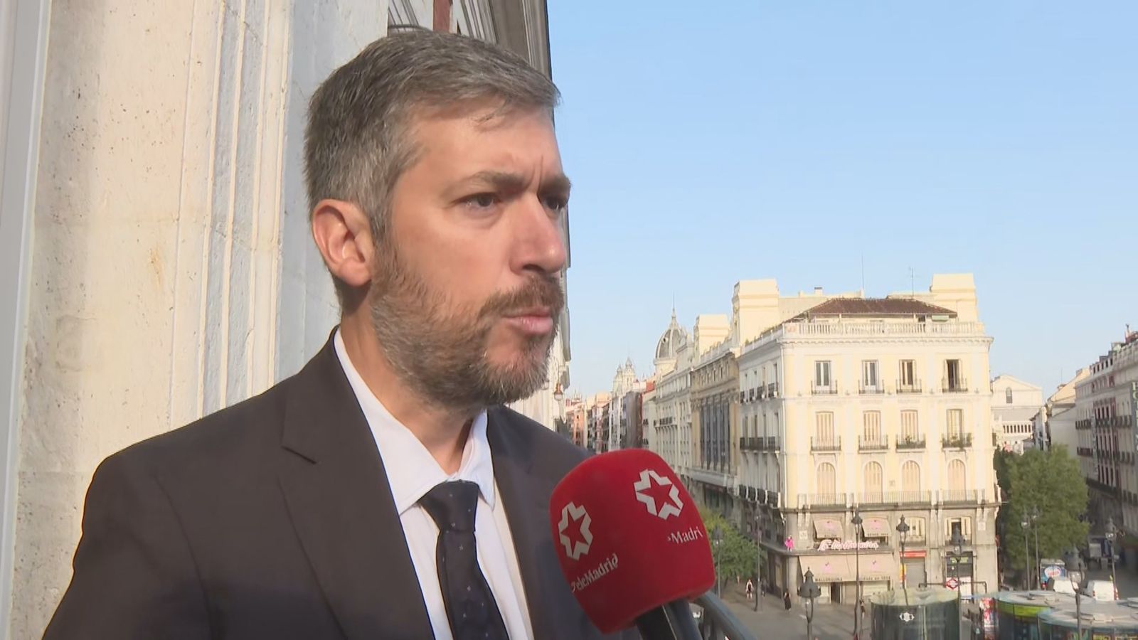 El consejero de Presidencia, Miguel Ángel García Martín, atiende a Telemadrid
