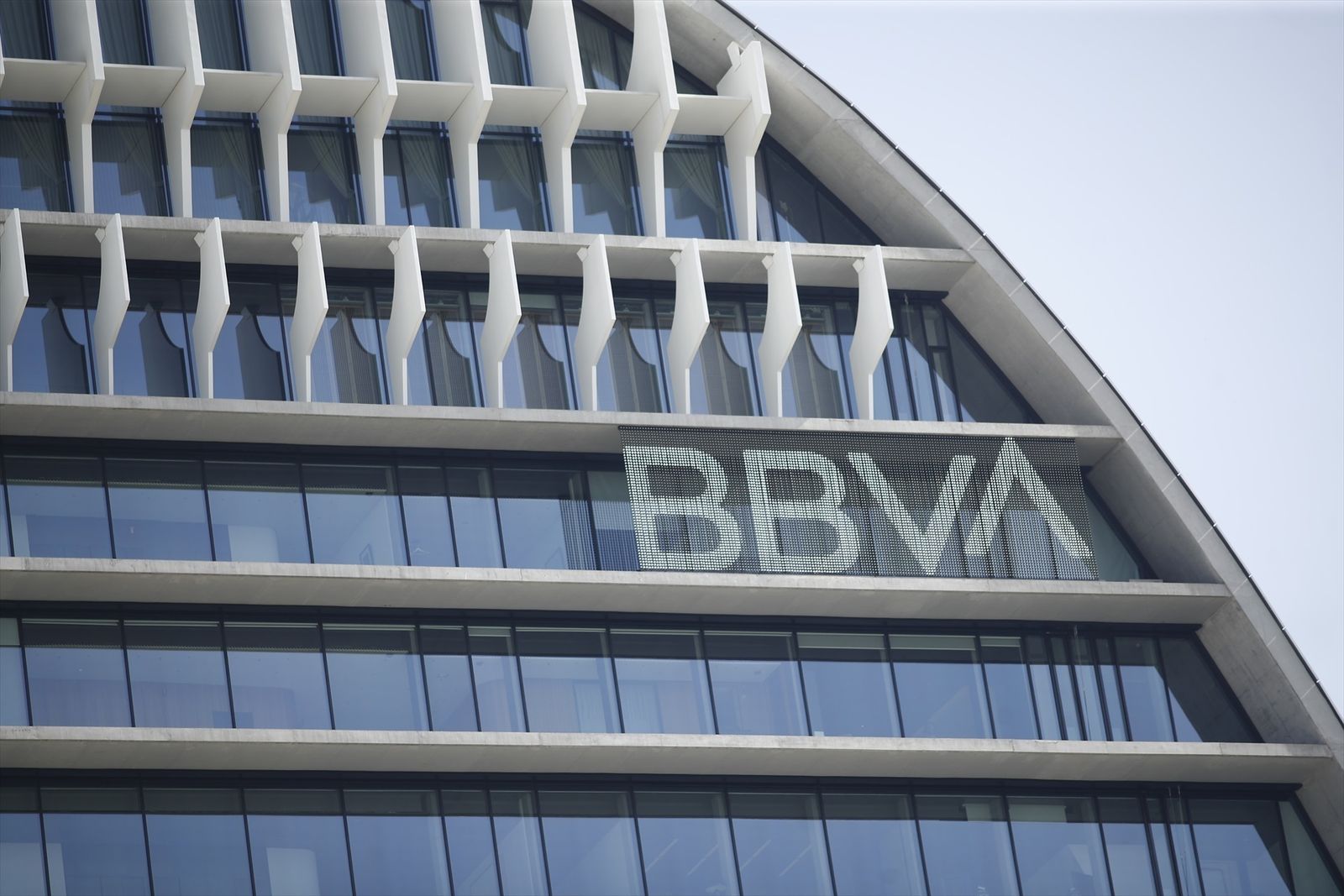 El BCE da el visto bueno a que el BBVA se haga con el control del Sabadell con su opa