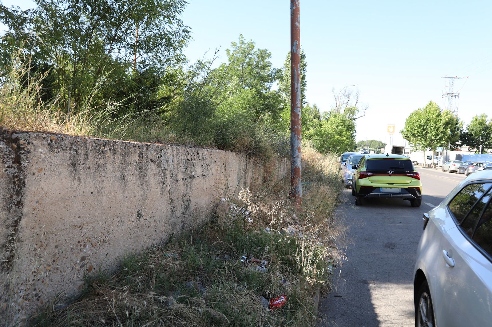Estado de una de las aceras en la calle Eduardo Torroja, en Leganés