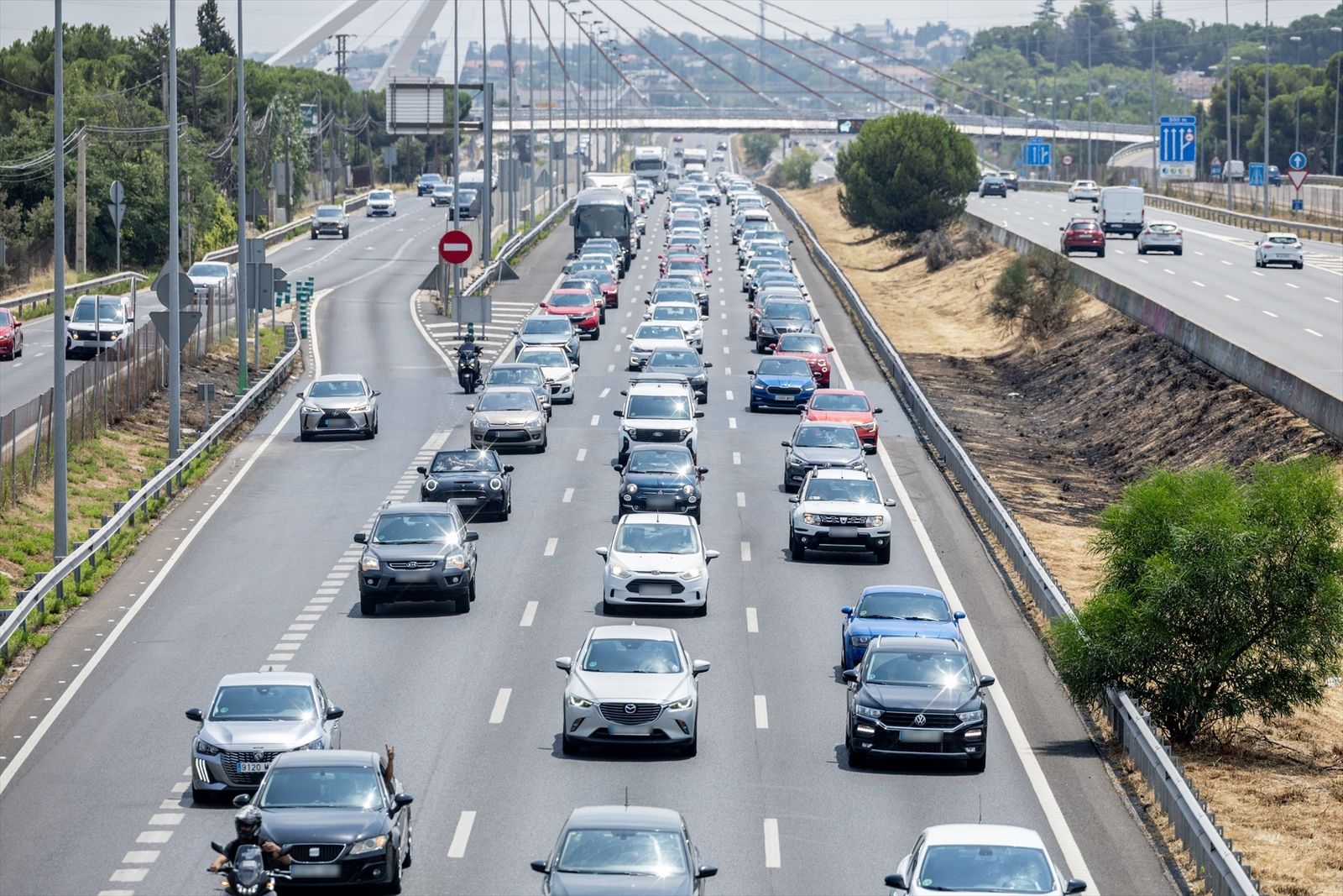 Varios vehículos en la A6