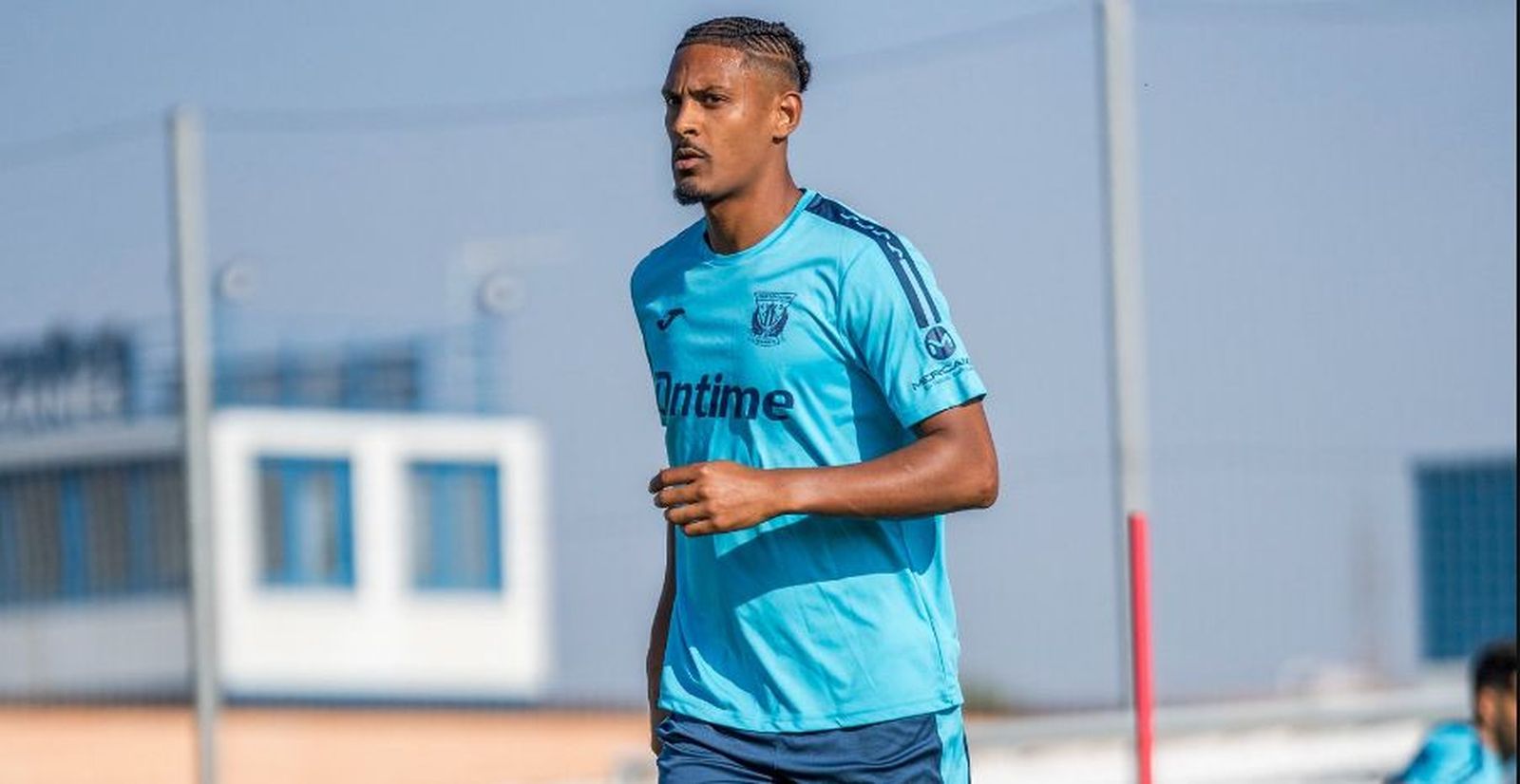 Borja Jiménez: "Haller podría ser titular ante el Betis"