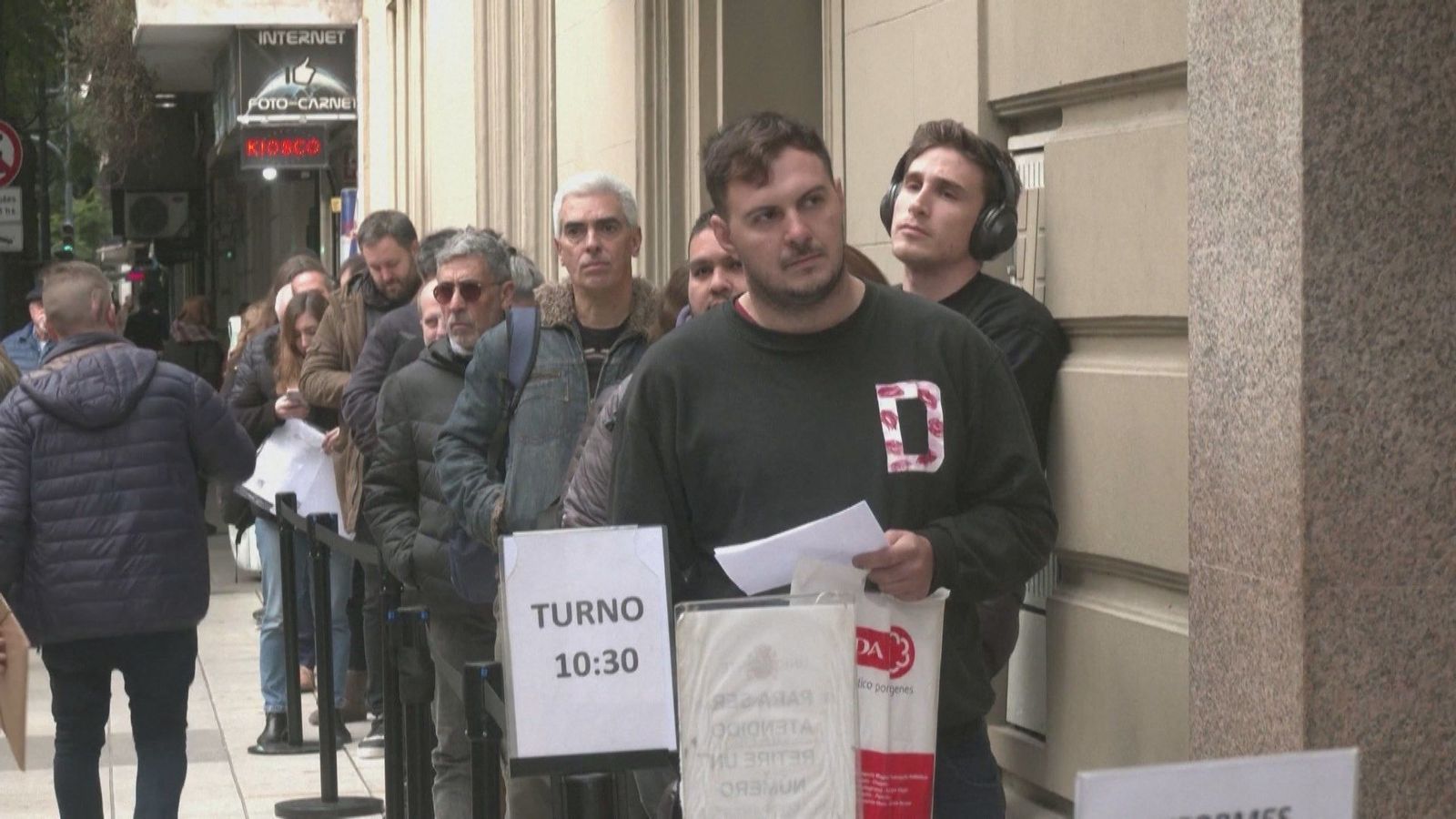 El Supremo da cinco días al Gobierno para recibir la lista de los afectados por la suspensión del voto por la ley de nietos