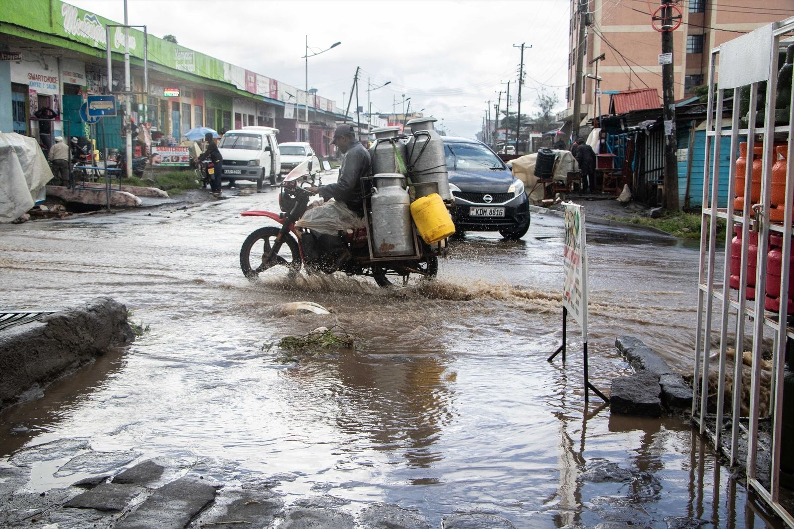 Calles anegadas en Kenia tras las intensas lluvias provocadas por El Niño
