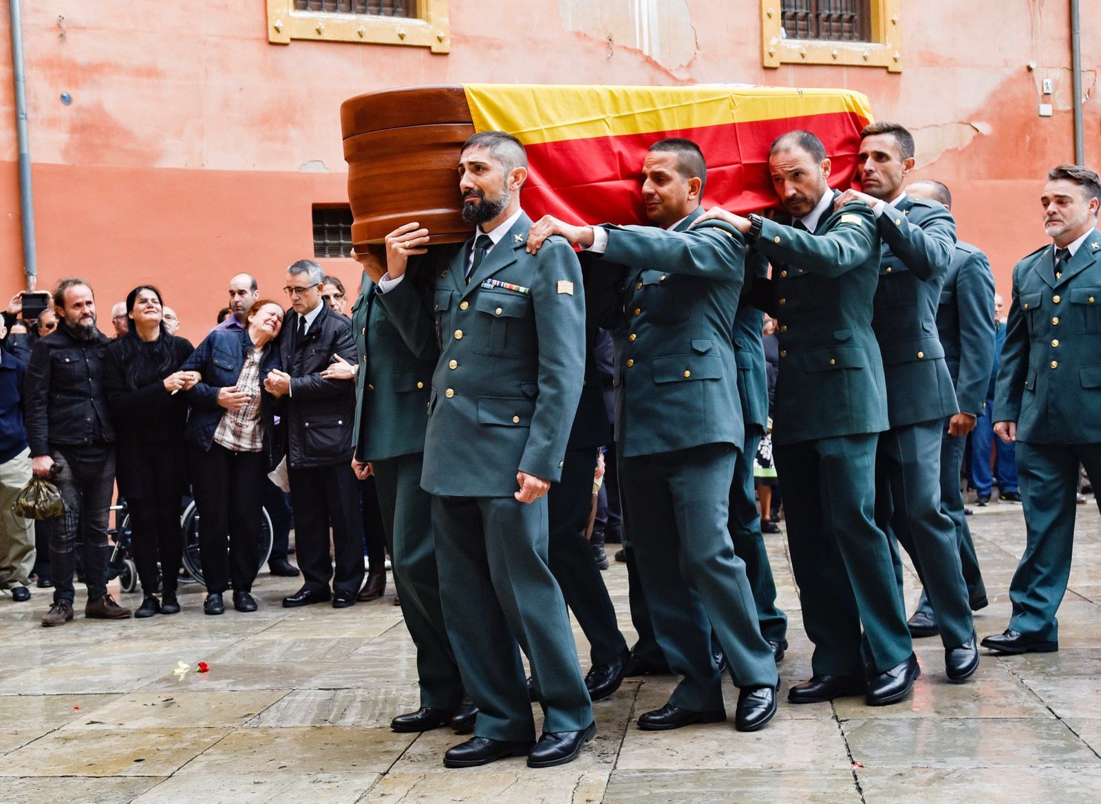 Condecorado con la Cruz de la Orden del Mérito el guardia civil asesinado en Granada