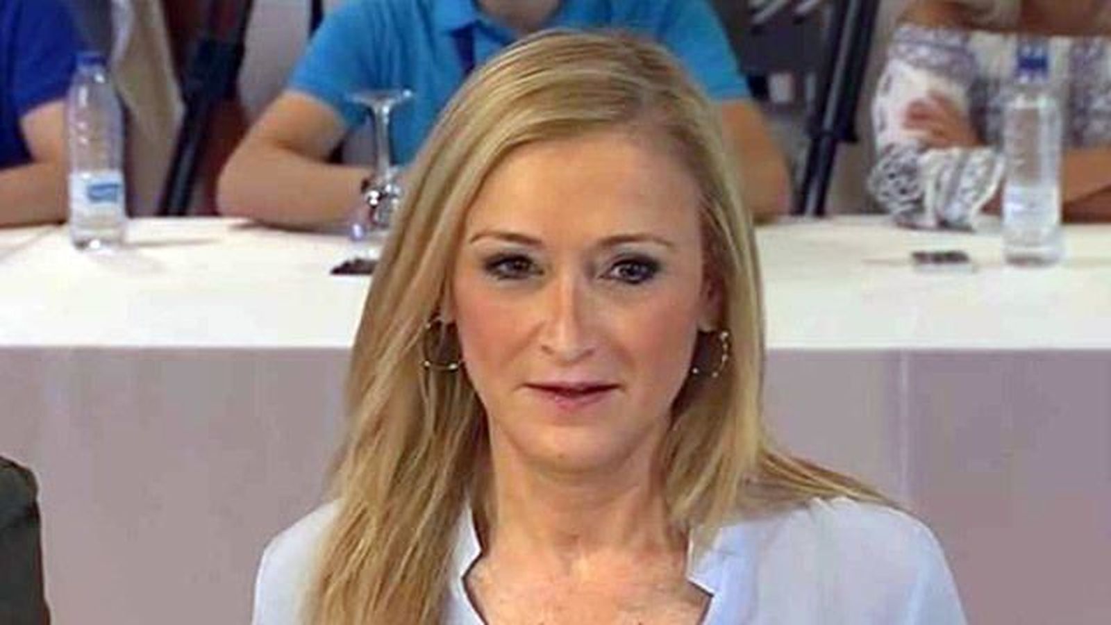 Cifuentes se compromete a extender el  abono joven hasta los 26 años para octubre