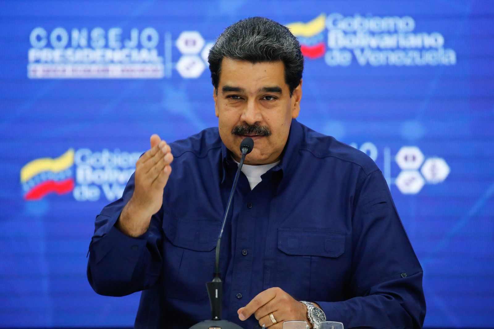 Maduro cierra la frontera marítima y aérea con las islas holandesas del Caribe