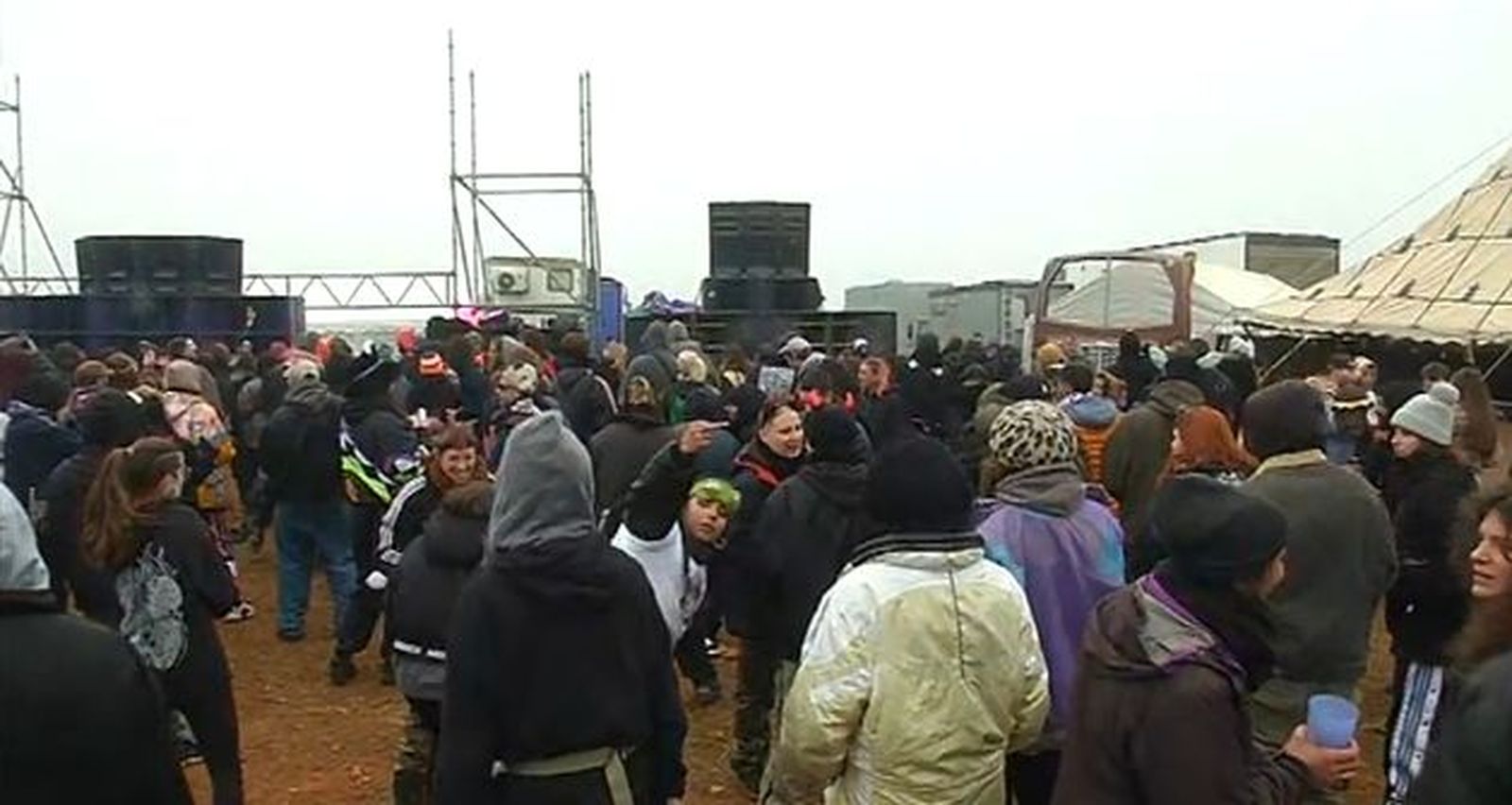 Música sin descanso en la macrofiesta rave de Ciudad Real