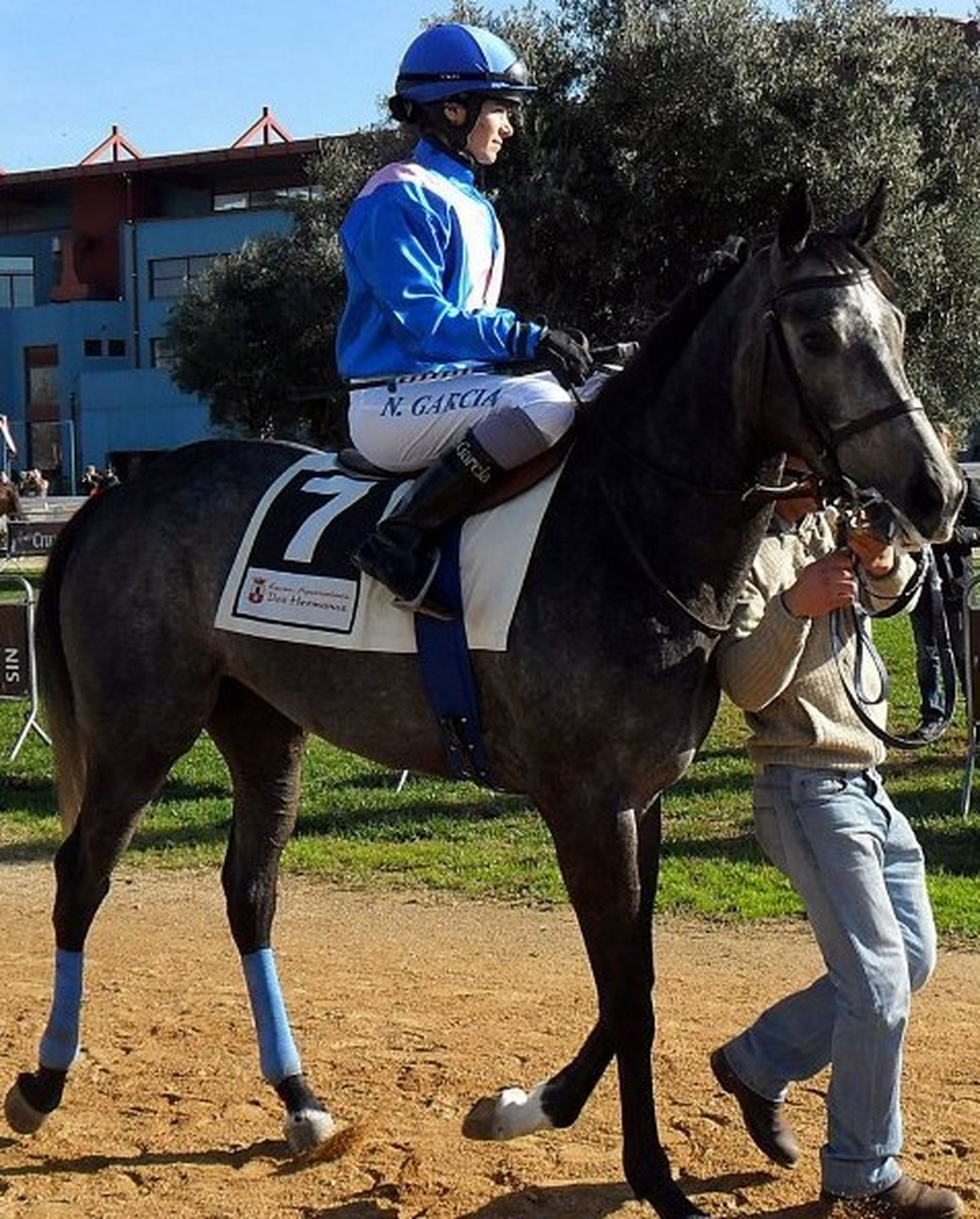 Las mujeres cabalgan en el Hipódromo