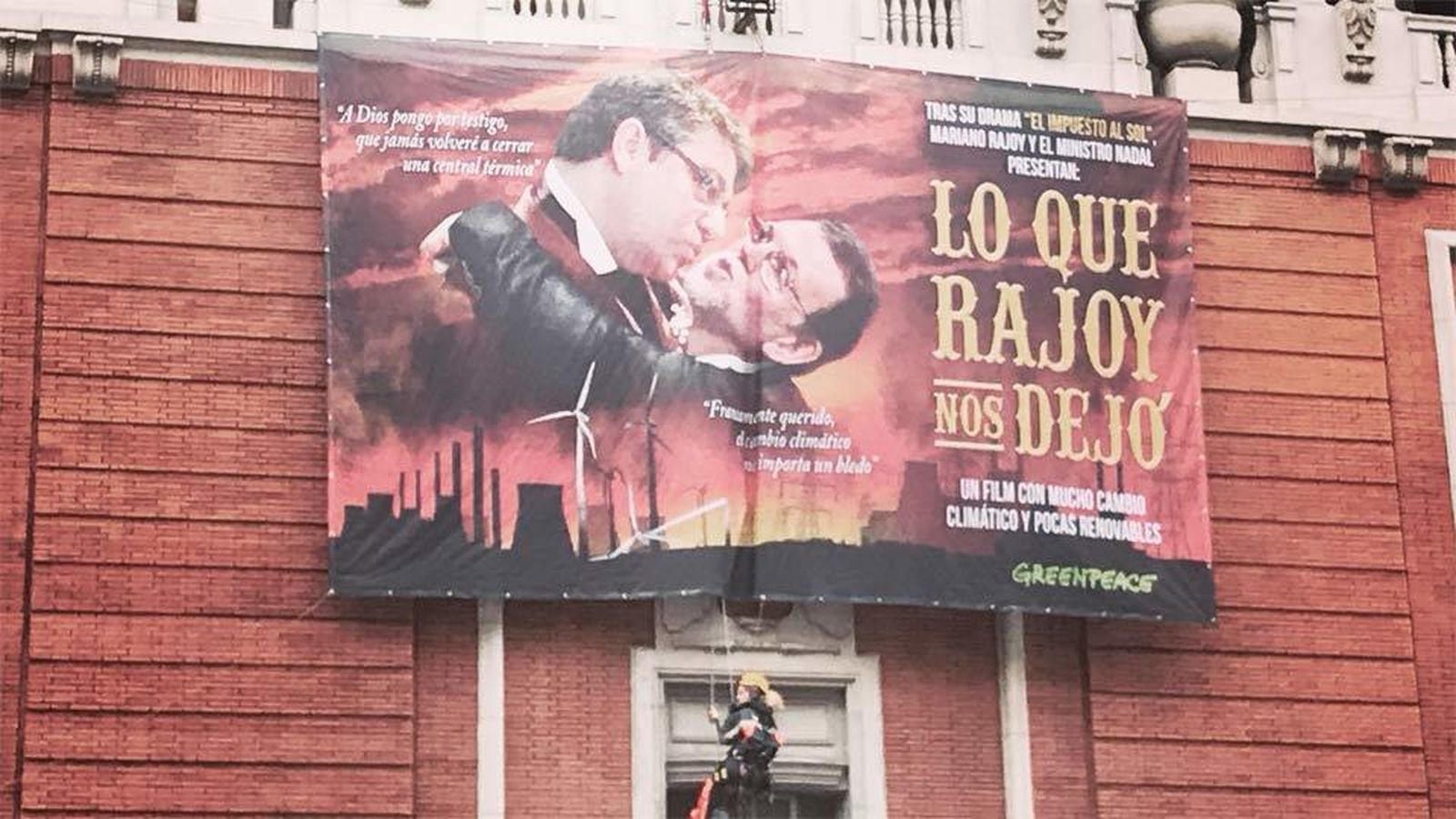 Cartel colgado por Greenpeace en la Gran Vía