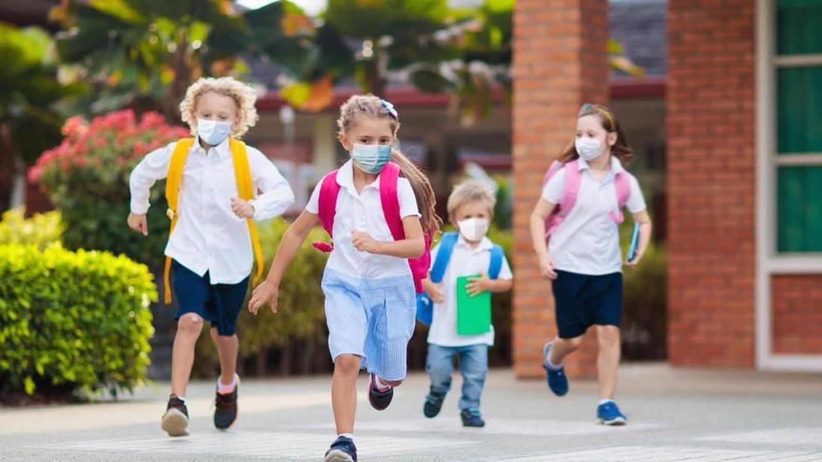 "Casi imposible" garantizar la distancia en los patios de los colegios para prescindir de la mascarilla