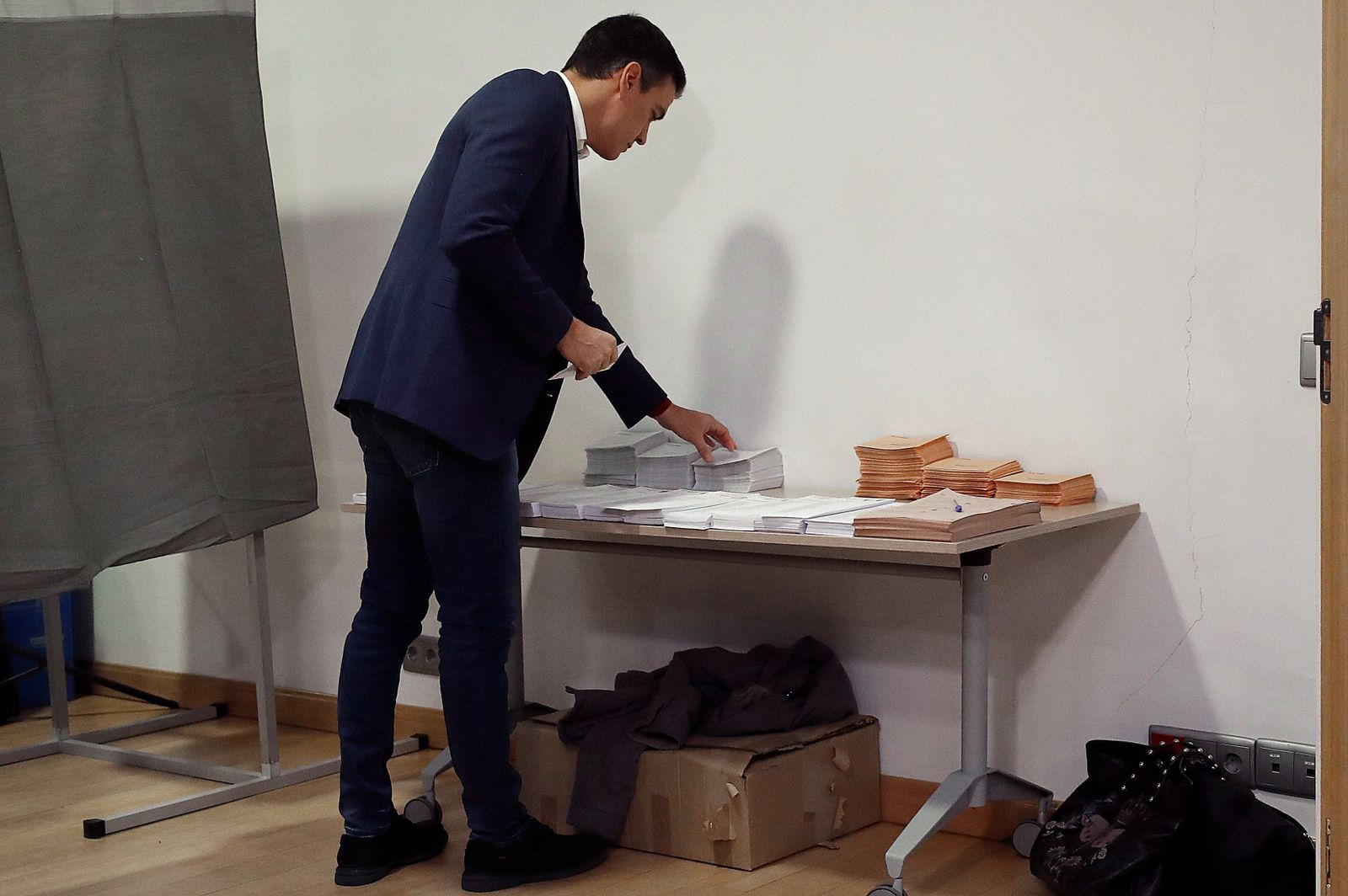 Pedro Sánchez, antes de votar