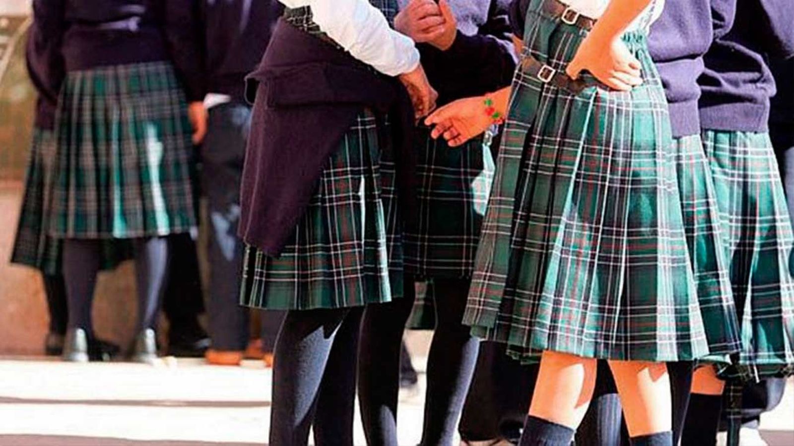 Las familias gastan en uniformes hasta 300 euros por niño