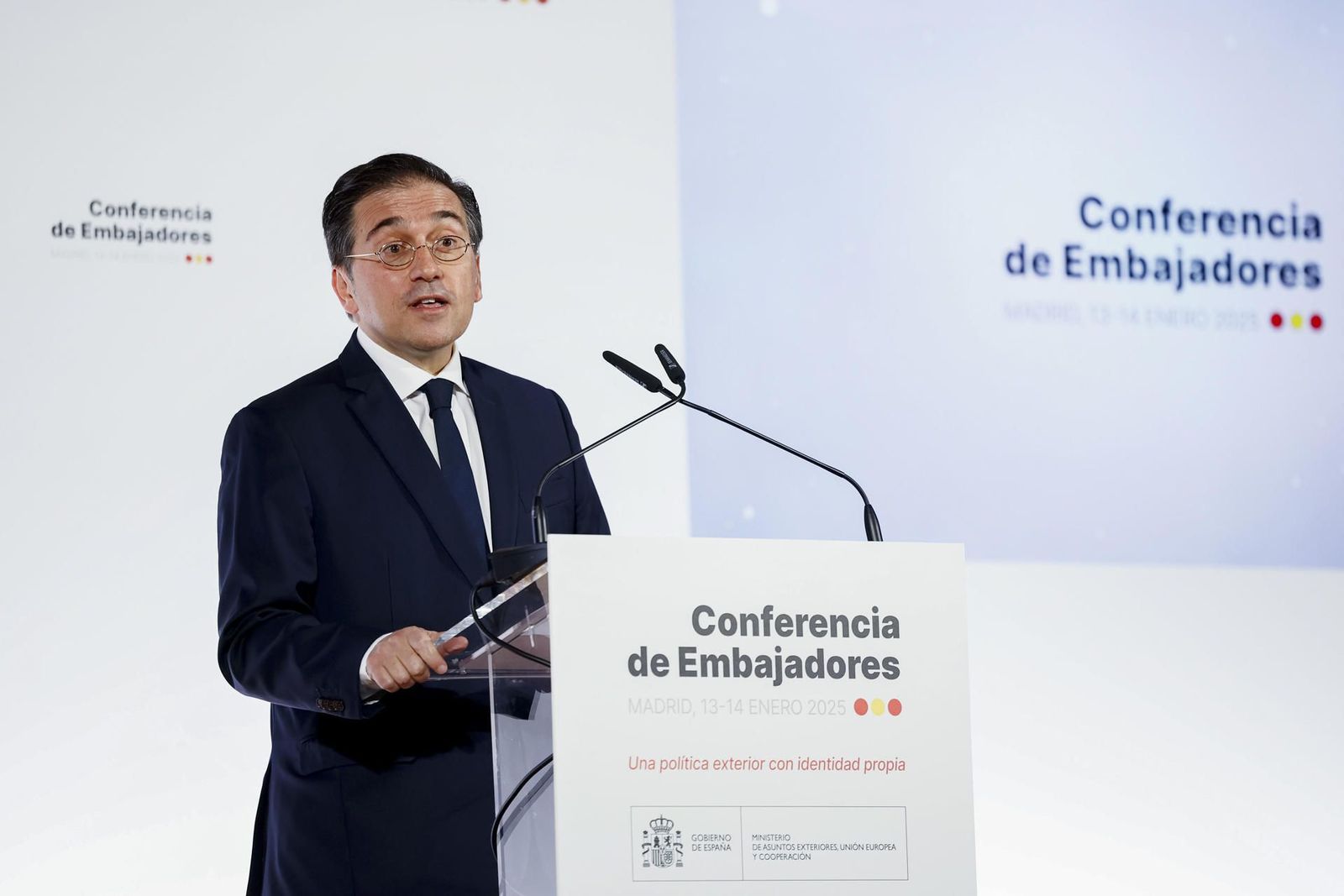 La Asociación de Diplomáticos pide a Albares criterios objetivos y transparencia en la designación de embajadores