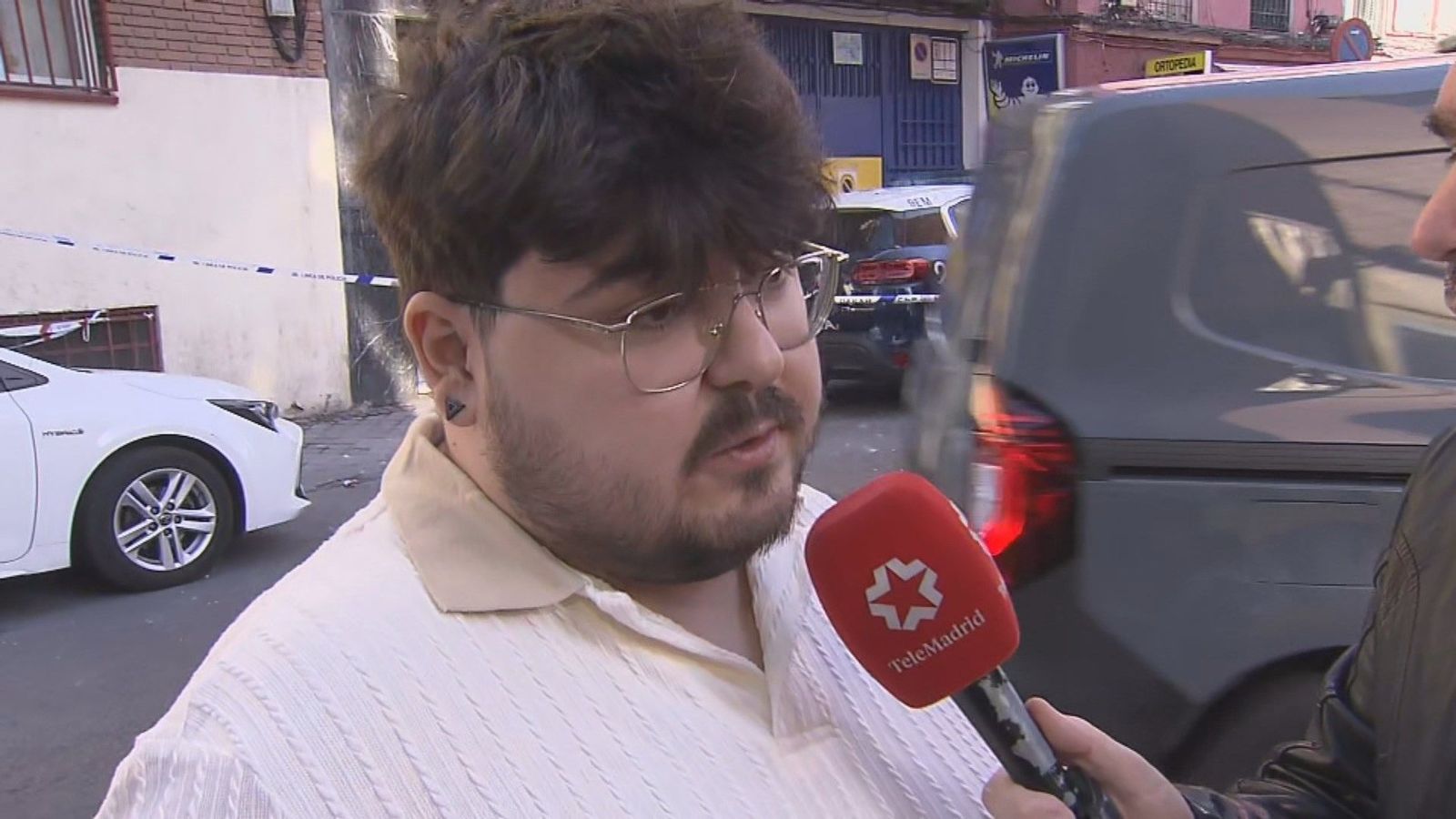 Una veintena de vecinos desalojados por la explosión de gas en Vallecas permanecen fuera de sus casas