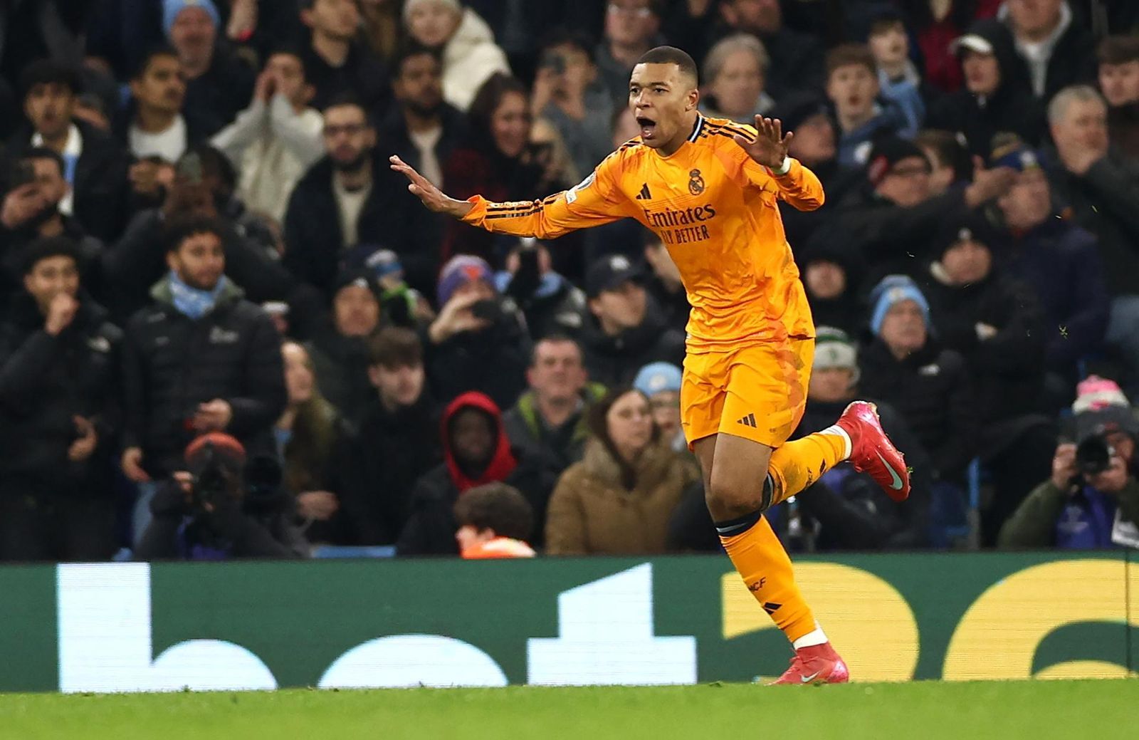 Kylian Mbappe celebra un gol ante el Manchester City