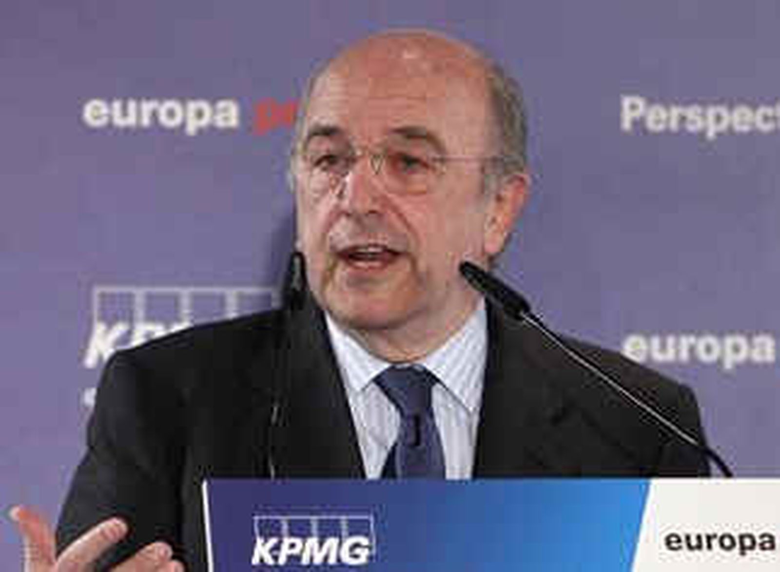Almunia: la economía española está "claramente separada" de Portugal