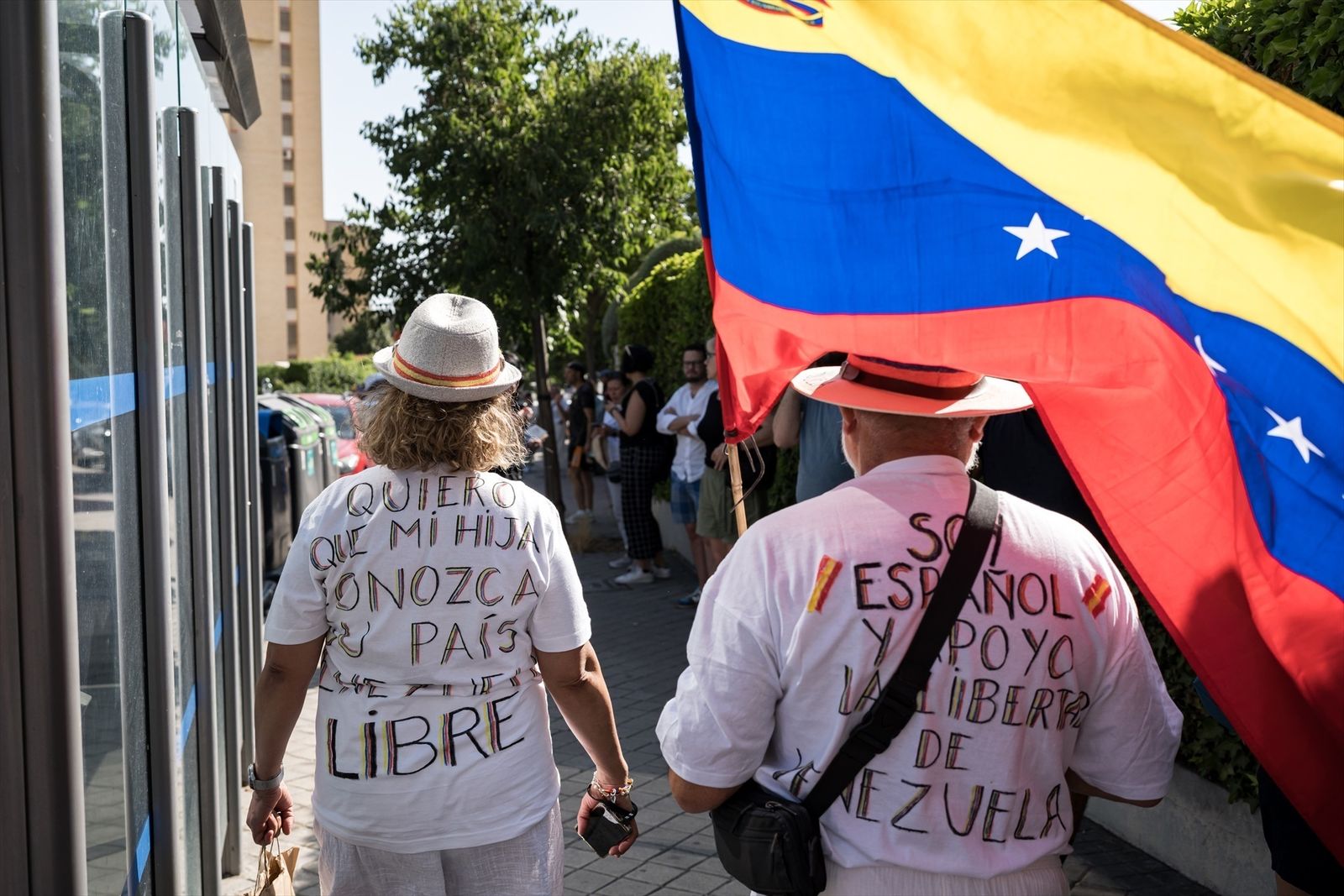 Miles de venezolanos han votado en España en una jornada con aires de cambio