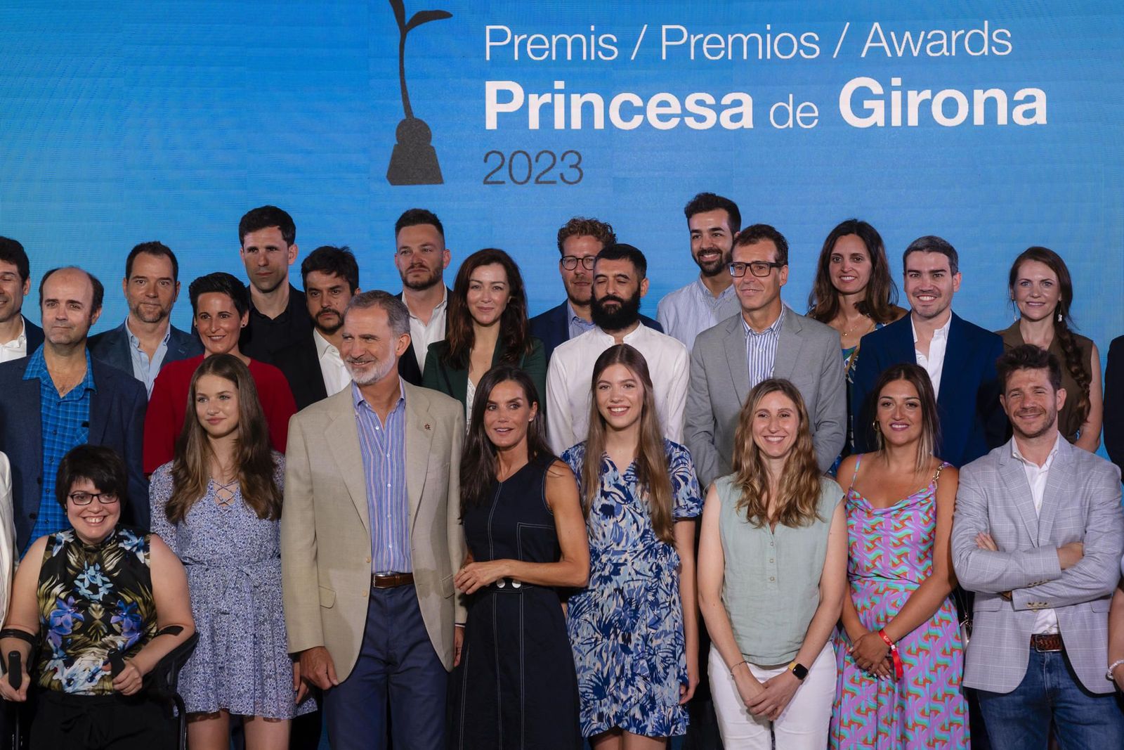Los Reyes, Leonor y Sofía reciben a los premiados de la Fundación Princesa de Girona