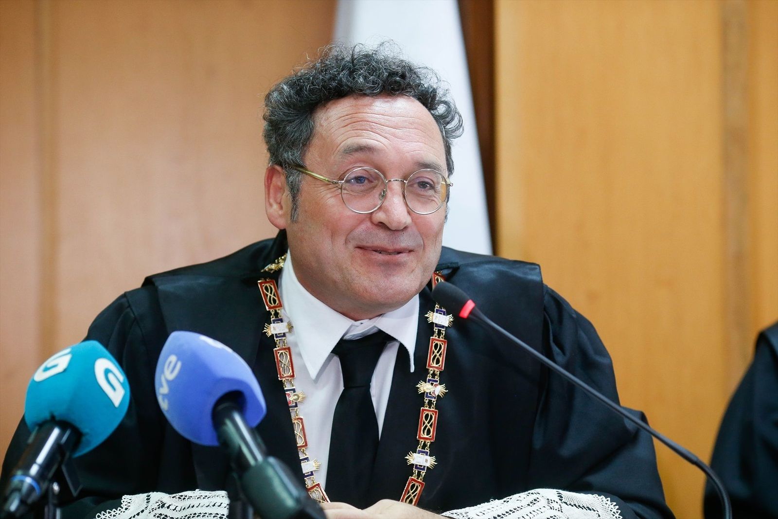 El fiscal general del Estado seguirá en su cargo pese a haber sido imputado por el Supremo