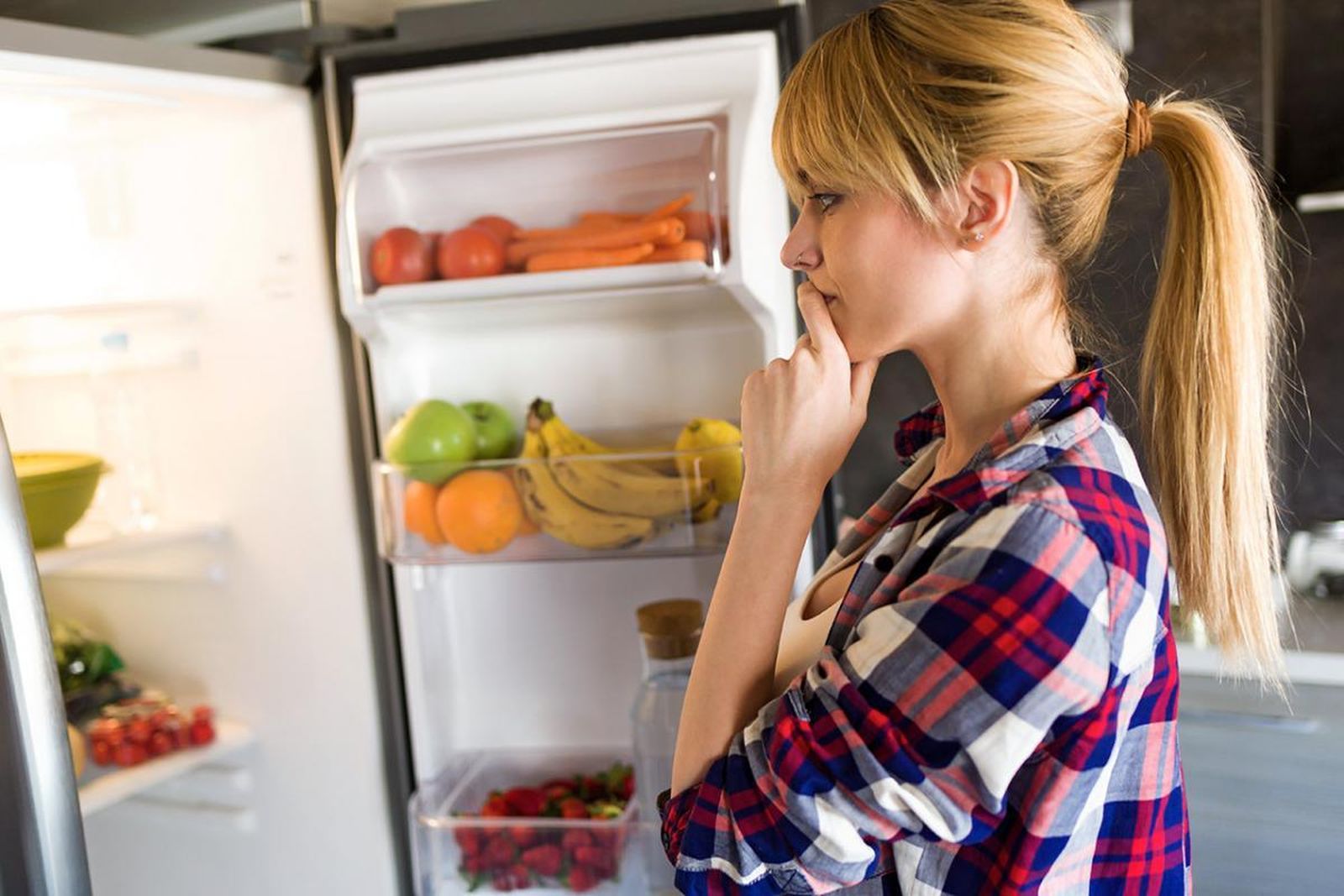 Tomates, sandía, plátanos...¿Qué alimentos no debemos meter jamás en la nevera?