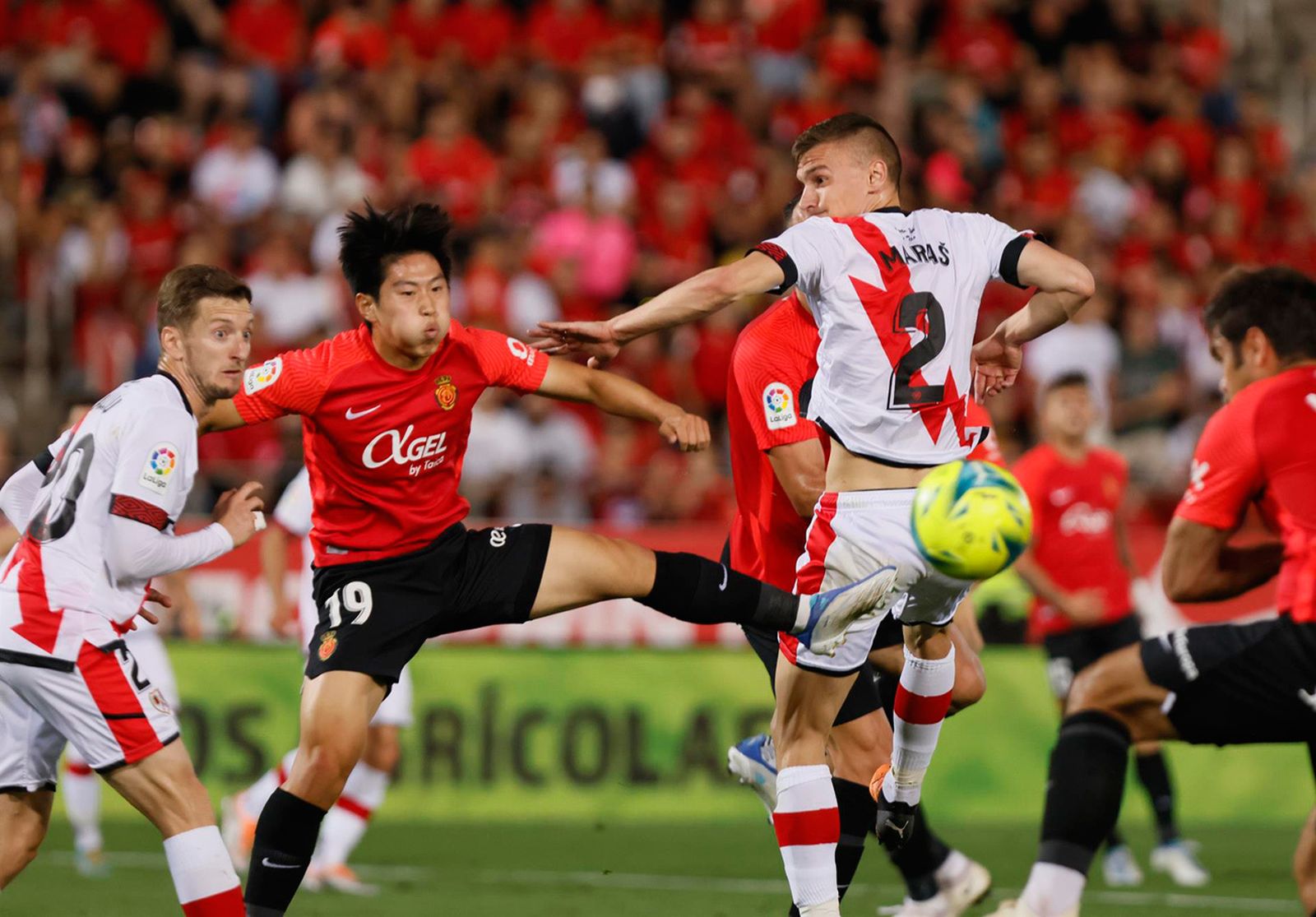 2-1. El Rayo Vallecano pierde ante un Mallorca que 'se jugaba la vida'