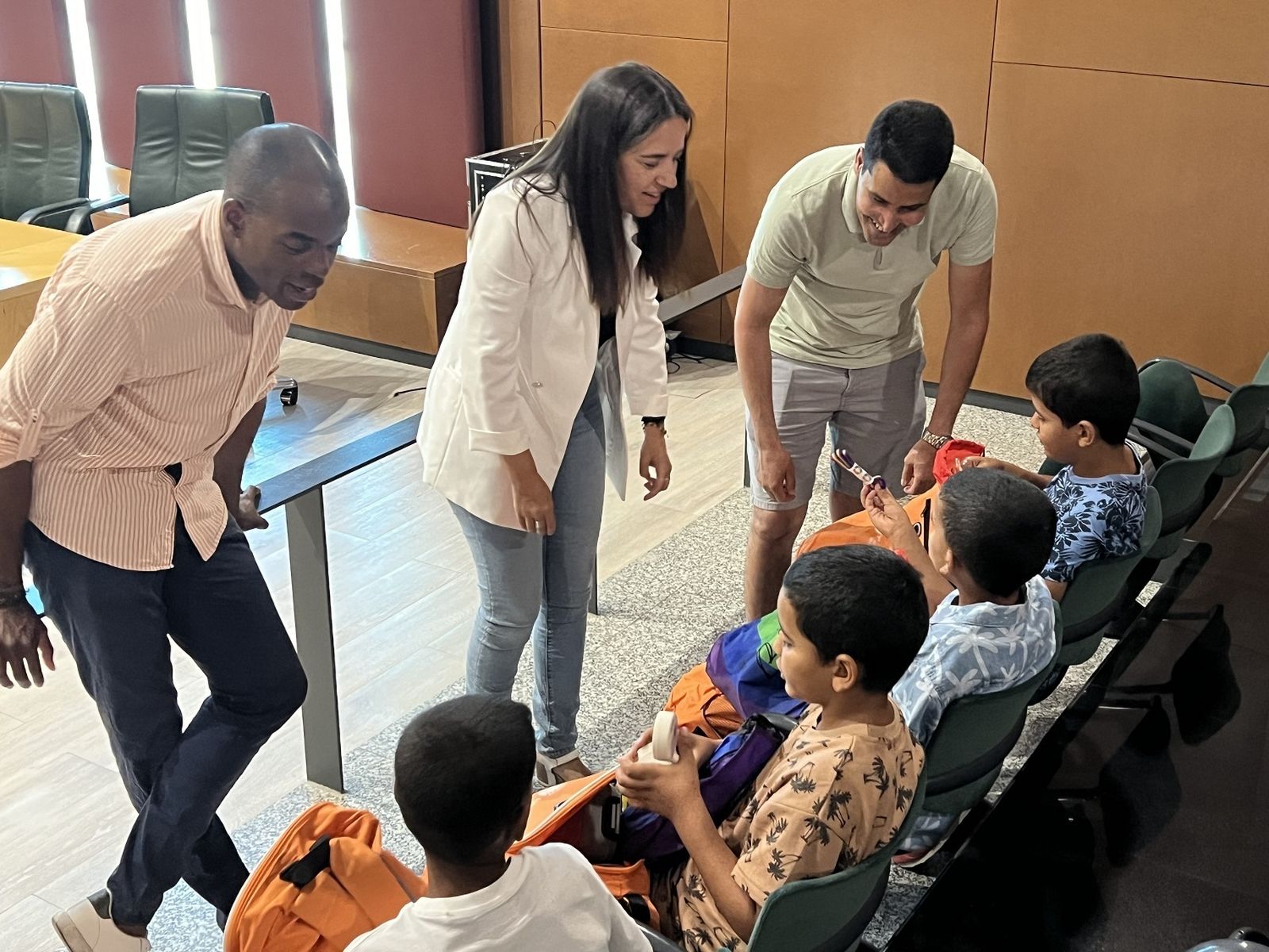 Recepción en Fuenlabrada a un grupo de niños saharauis procedentes de los campos de refugiados del desierto argelino