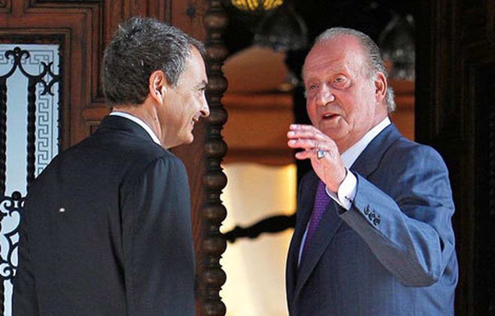 El Rey durante su despacho con Zapatero en el palacio de Miravent