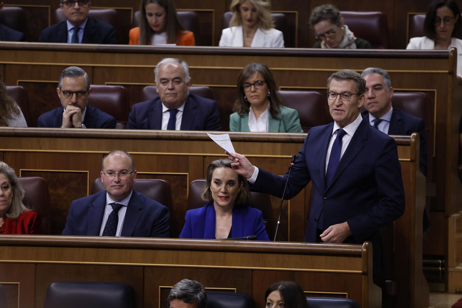 Feijóo amenaza a Sánchez con elevar la relación de su esposa con Air Europa a los tribunales si no da explicaciones