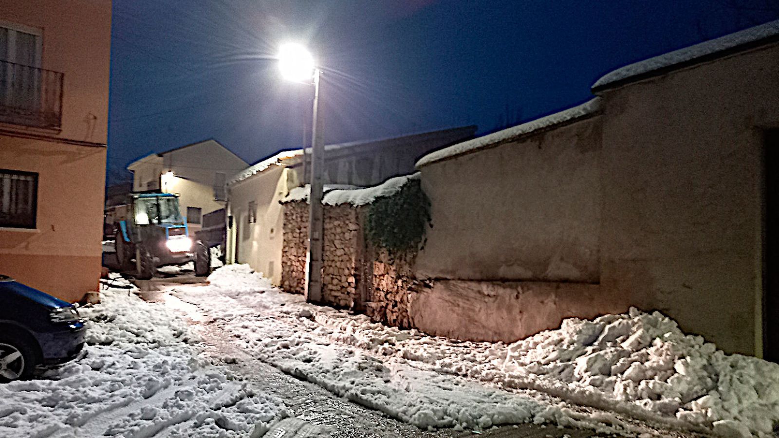 Las calles de Torrelaguna cubiertas de nieve