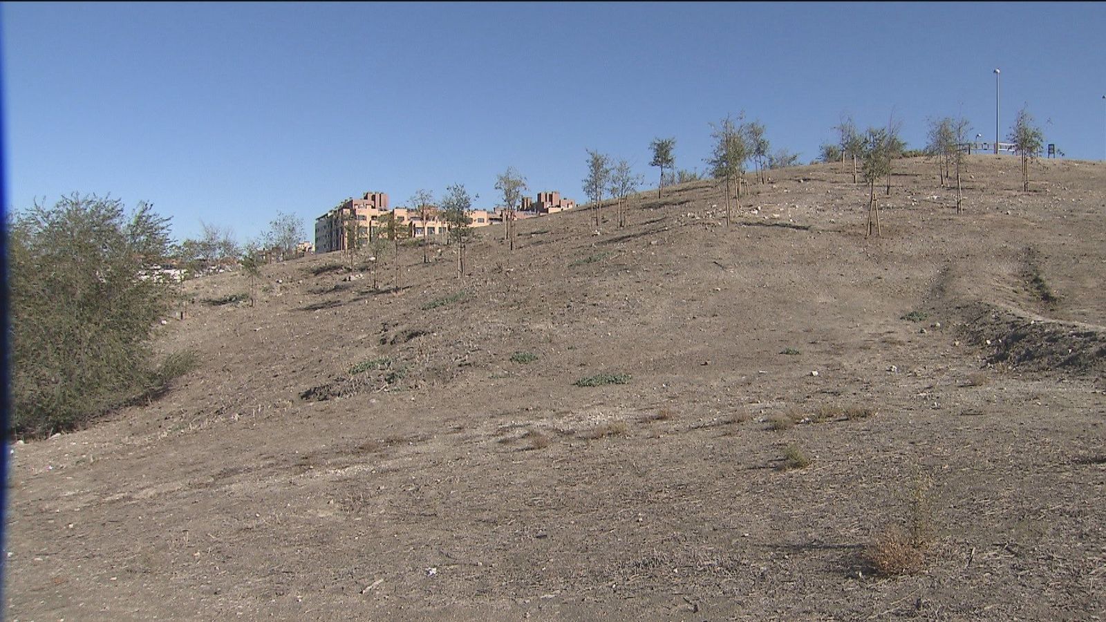 Vecinos de Vallecas denuncian el abandono del Parque de la Gavia un año después de su apertura