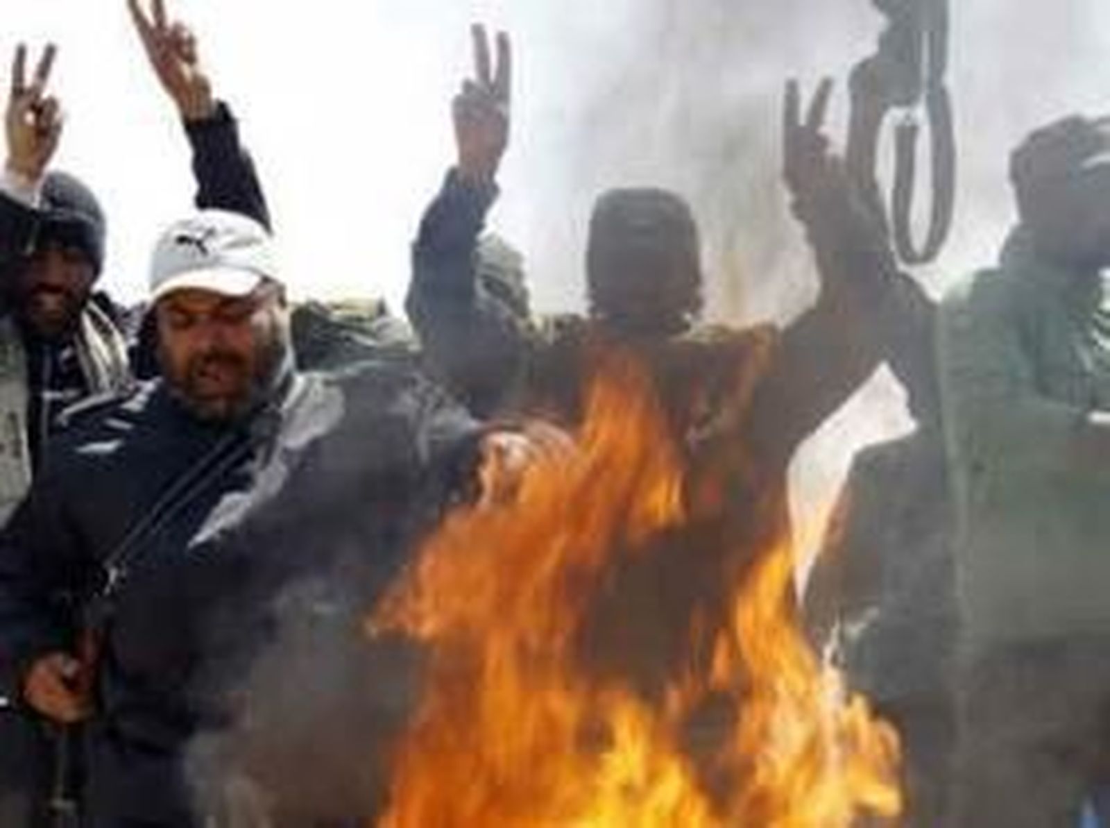 Los rebeldes avanzan hacia Briga tras caer Ajdabiya en su poder