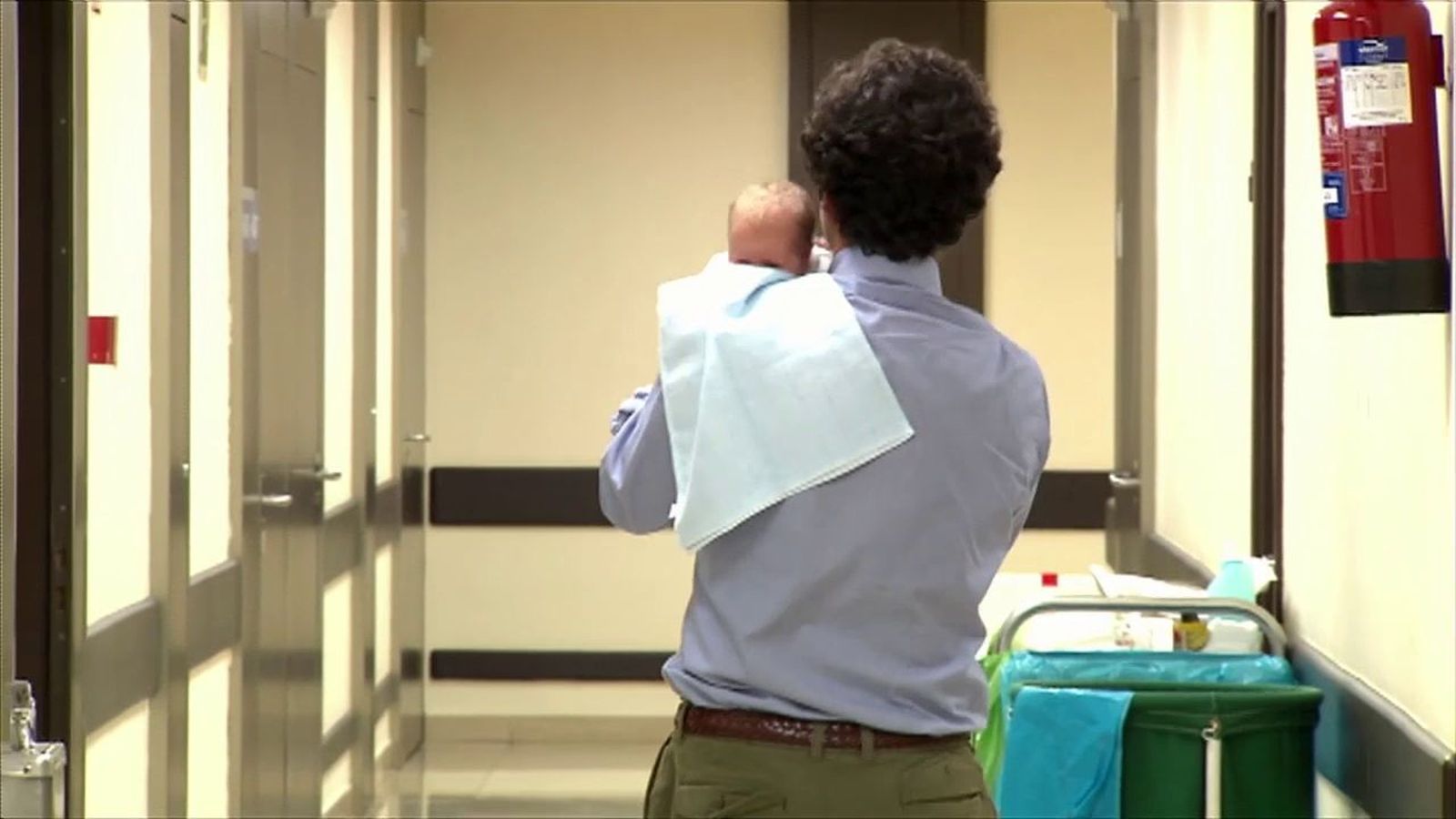 El Gobierno aprobará por decreto ley el permiso de paternidad de 16 semanas