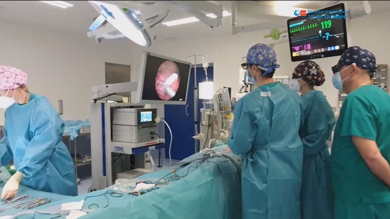 El Hospital 12 Octubre opera por laparoscopia 3D a 15 bebés con problemas renales