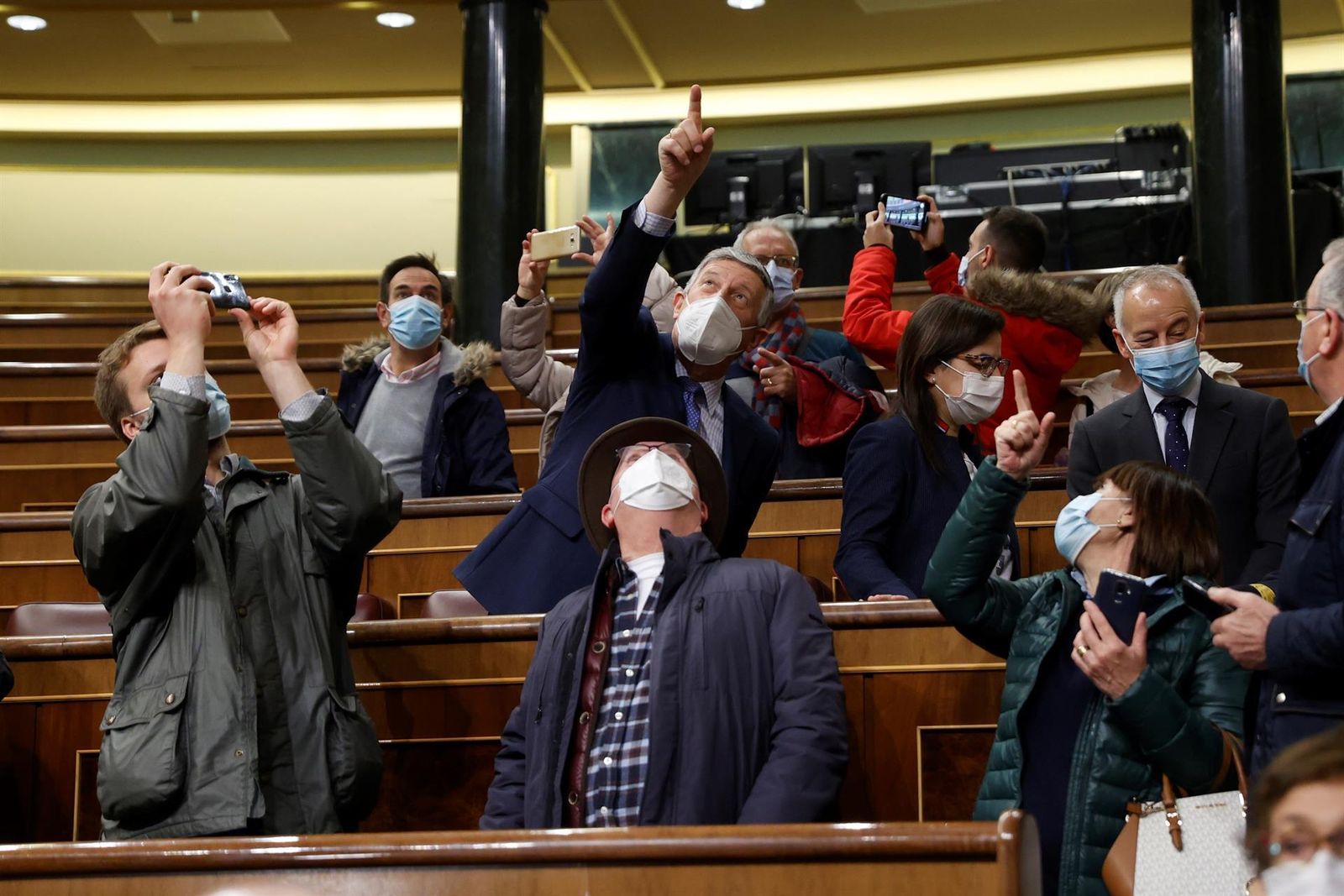 Varios visitantes en el Congreso de los Diputados