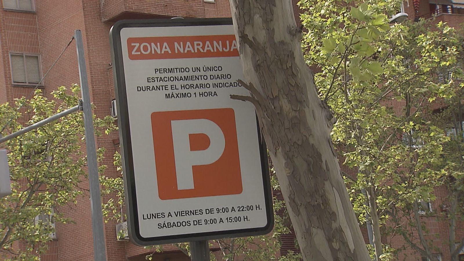 Tres Cantos pone en marcha su zona naranja de estacionamiento regulado para facilitar la alta rotación de vehículos y mejorar el acceso al comercio local