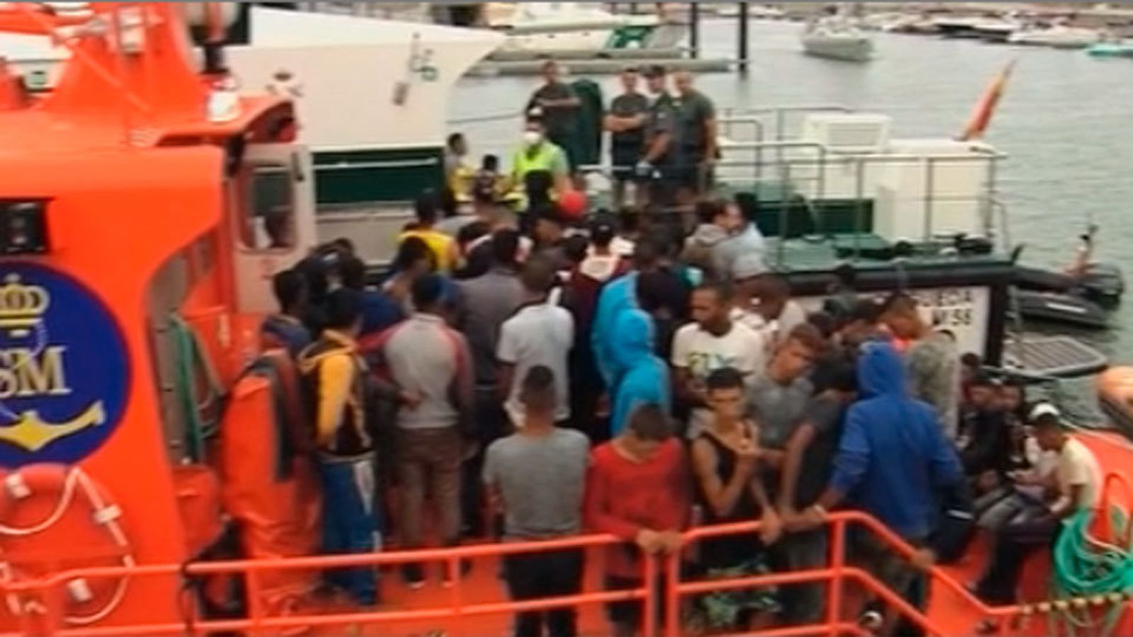Llegan en buen estado a Motril 102 personas rescatadas de 3 pateras