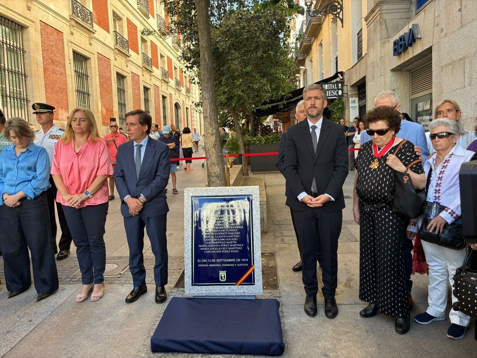 Madrid homenajea a las víctimas del atentado terrorista de ETA en la calle del Correo