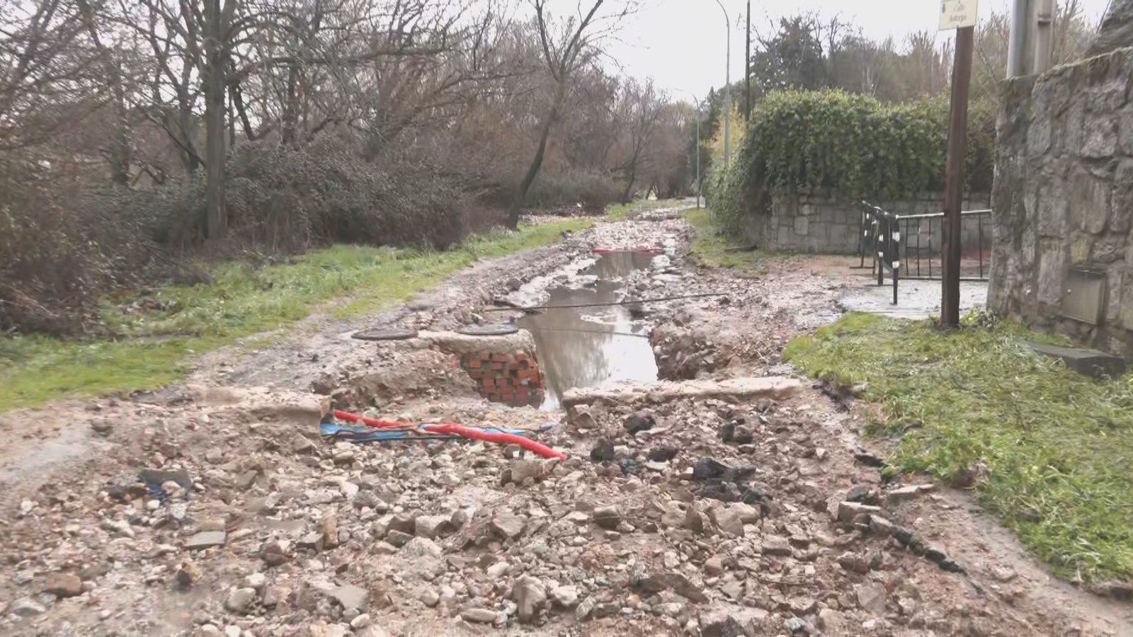 El susto de los vecinos de Galapagar por el desbordamiento del río Guadarrama: "El agua entraba por cualquier rendija"