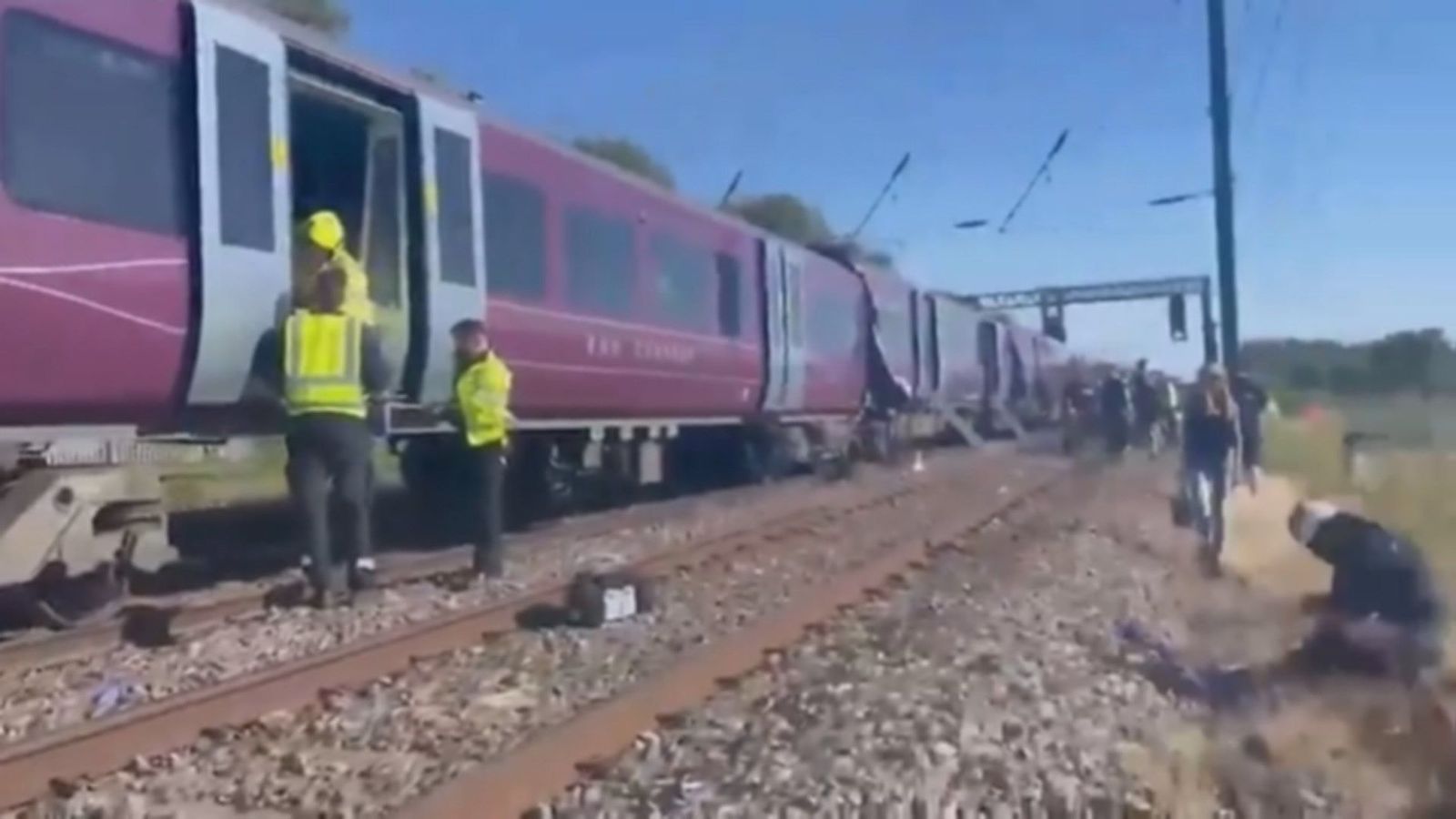 Al menos 50 heridos tras chocar dos trenes en Inglaterra