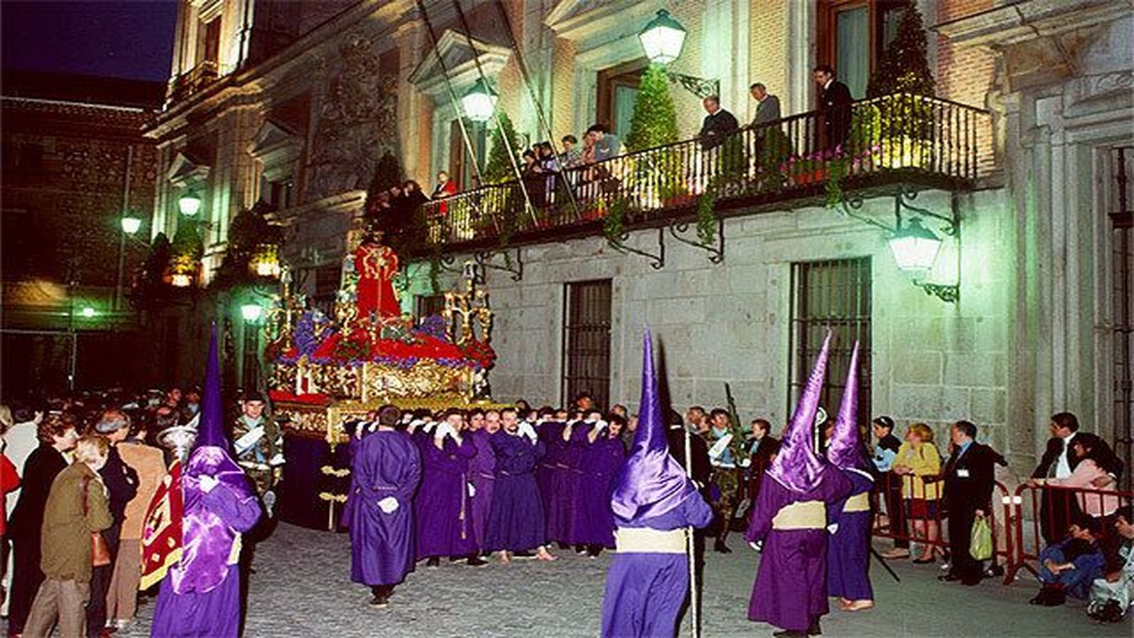 Aguirre critica que se equipare la Semana Santa con el Año chino o el Ramadán