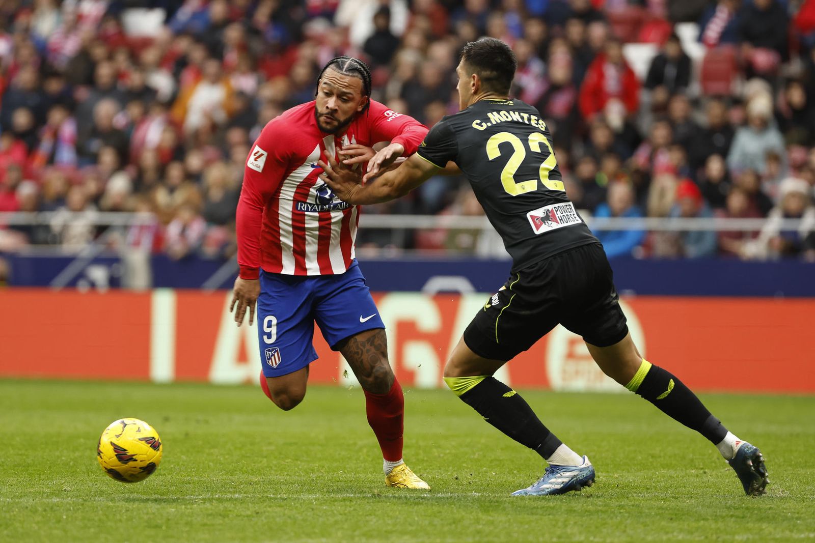 Memphis Depay ante el Almería