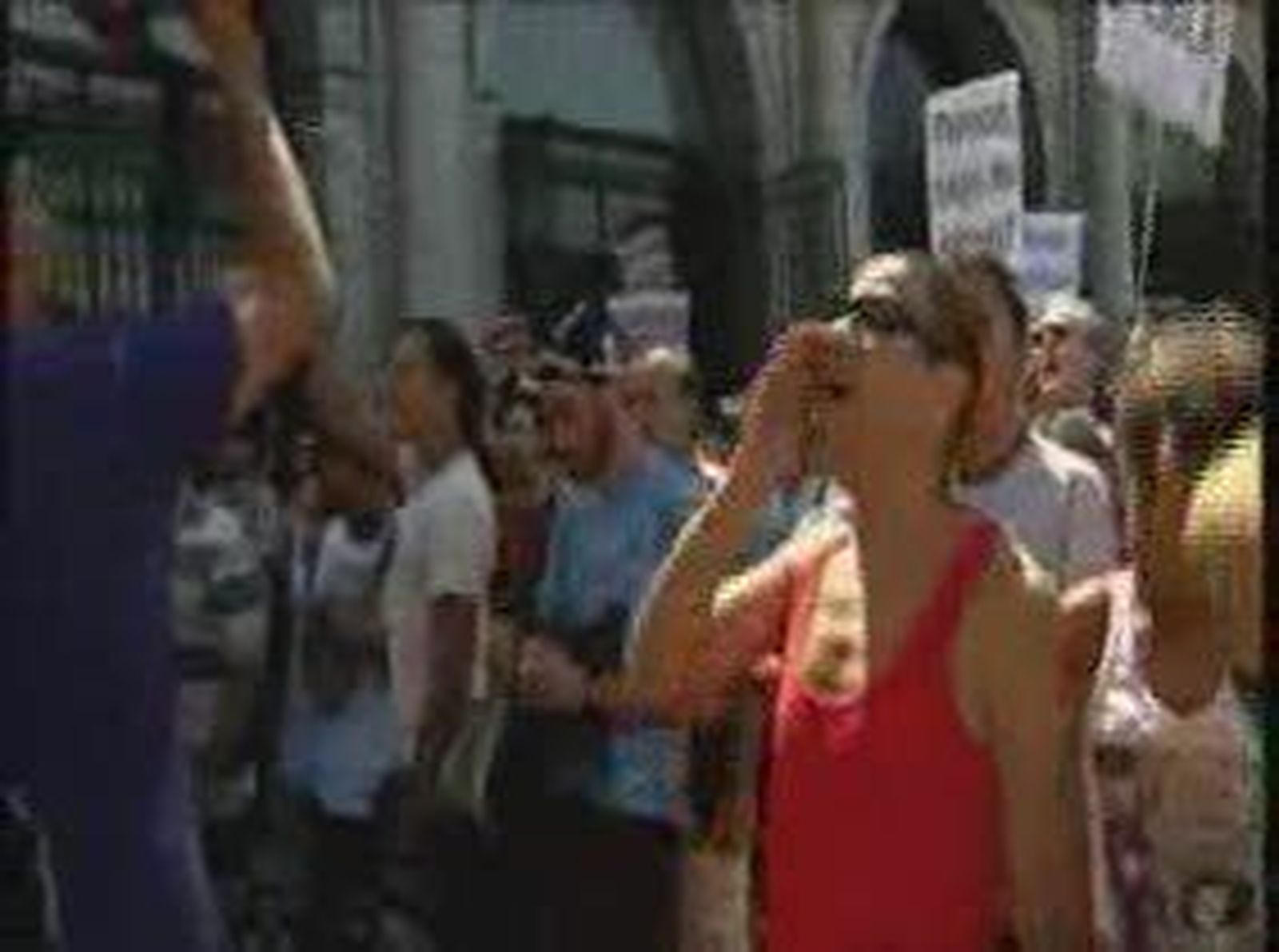 Los "indignados" cortan la Gran Vía al no poder llegar hasta el Congreso y entrar en Sol
