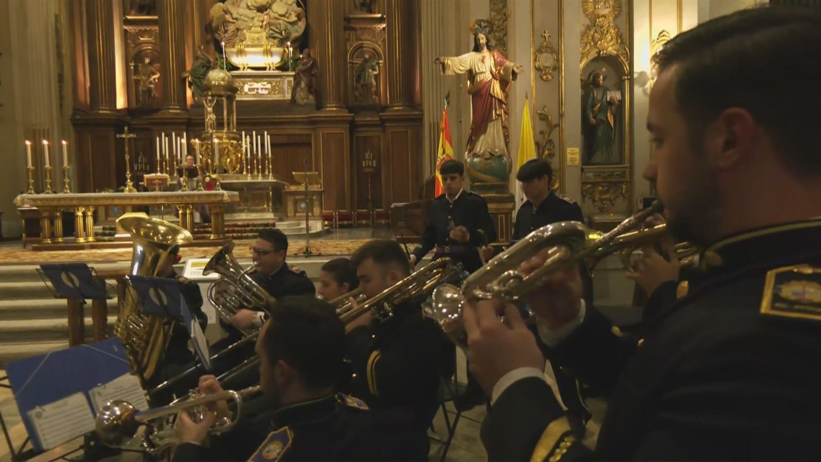 Siete hermandades se unen por primera vez en un Vía Crucis en la Colegiata de San Isidro