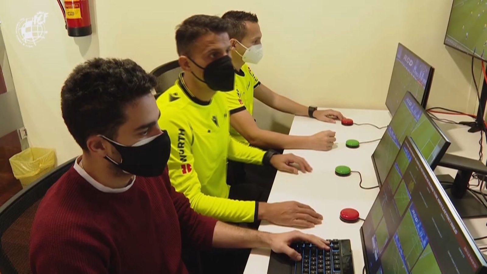 Un día de VAR, pruebas médicas, entrenamientos específicos, simulador tecnológico...