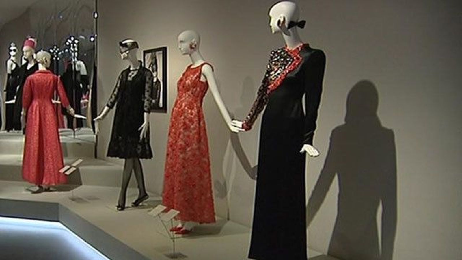 El Thyssen recibe la primera gran  retrospectiva del diseñador Givenchy