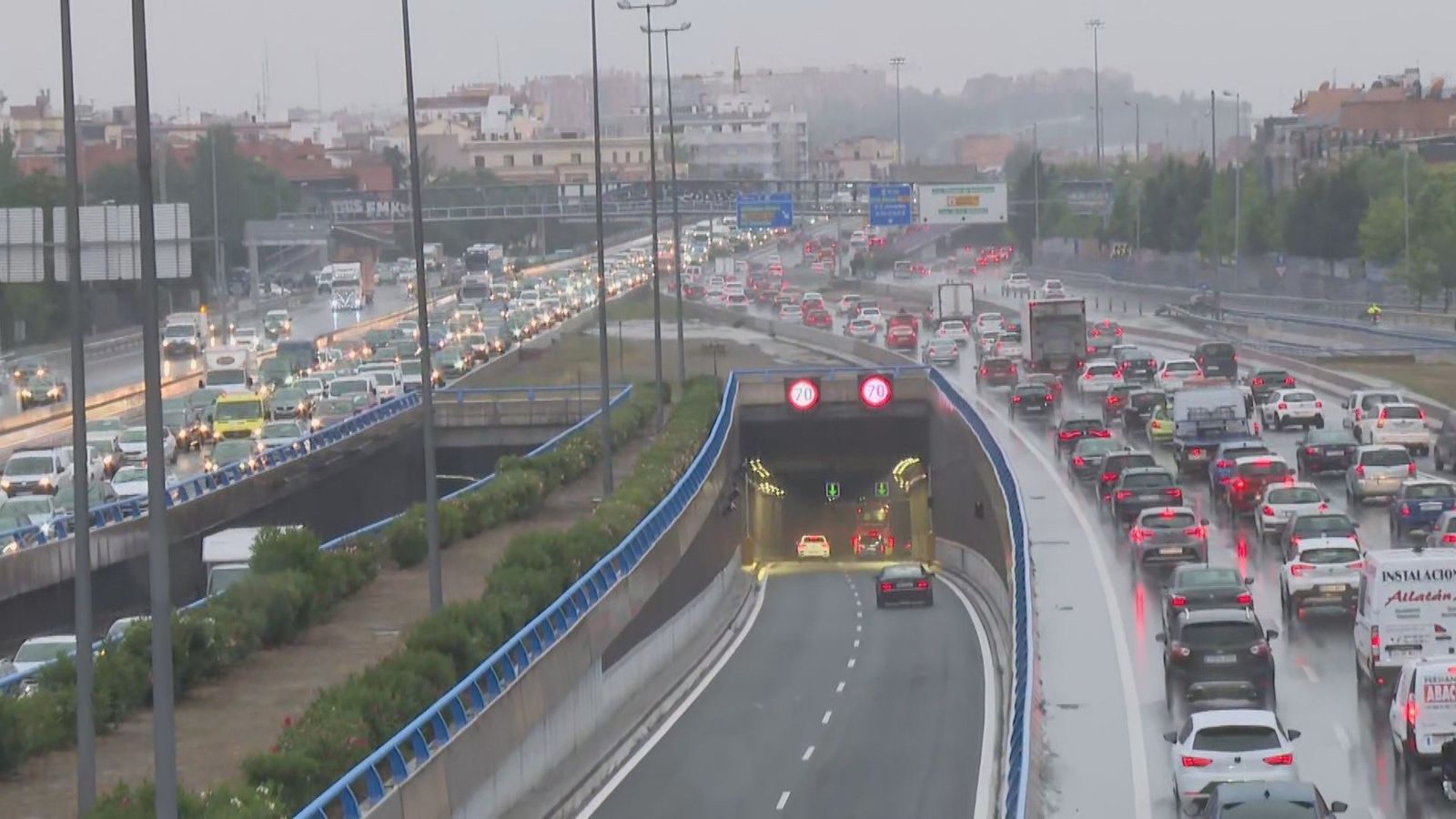 La lluvia vuelve a complicar la hora punta en las carreteras madrileñas