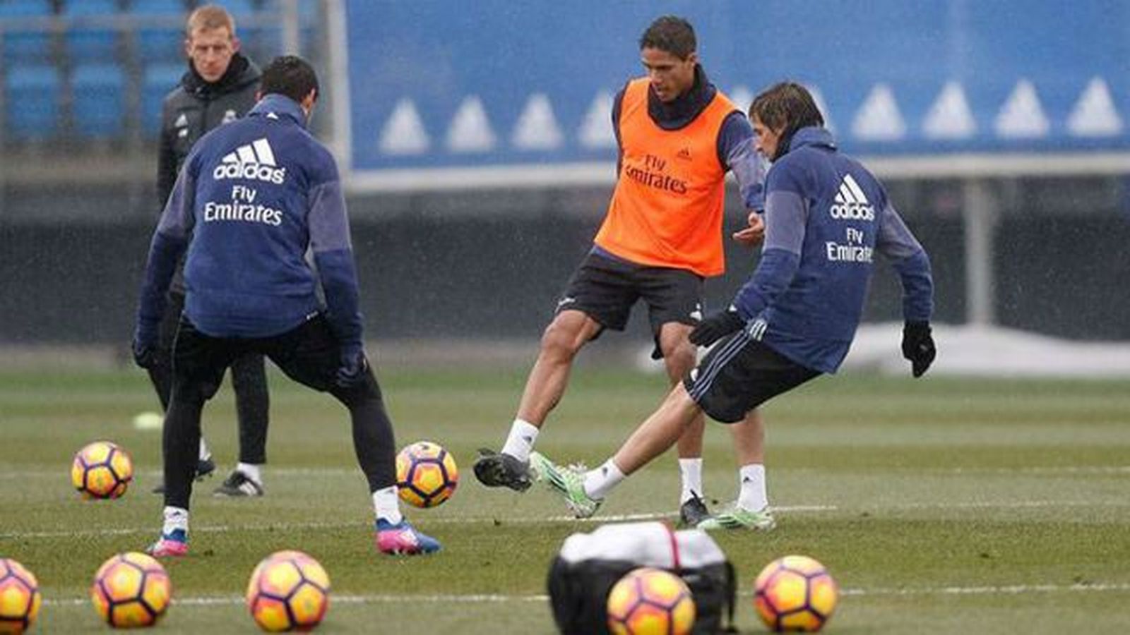 Zidane recupera a Varane ante la Real Sociedad