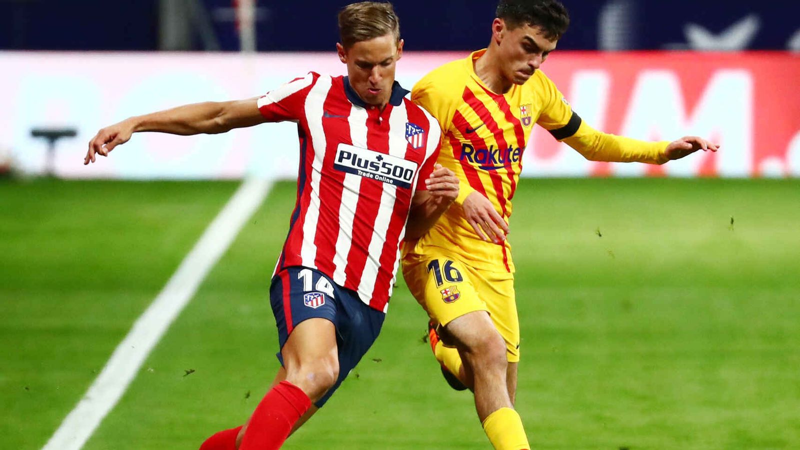 Marcos Llorente ante Pedri