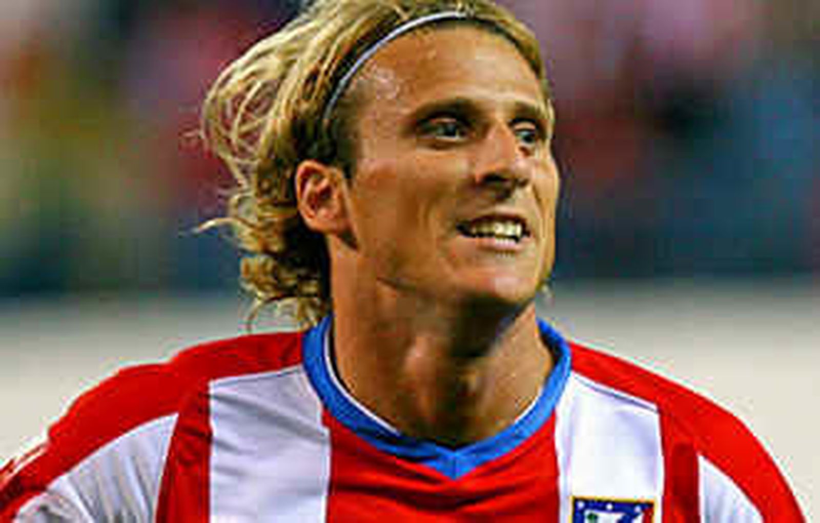Forlán sufre una periostitis en la tibia, pero podrá jugar ante el Espanyol