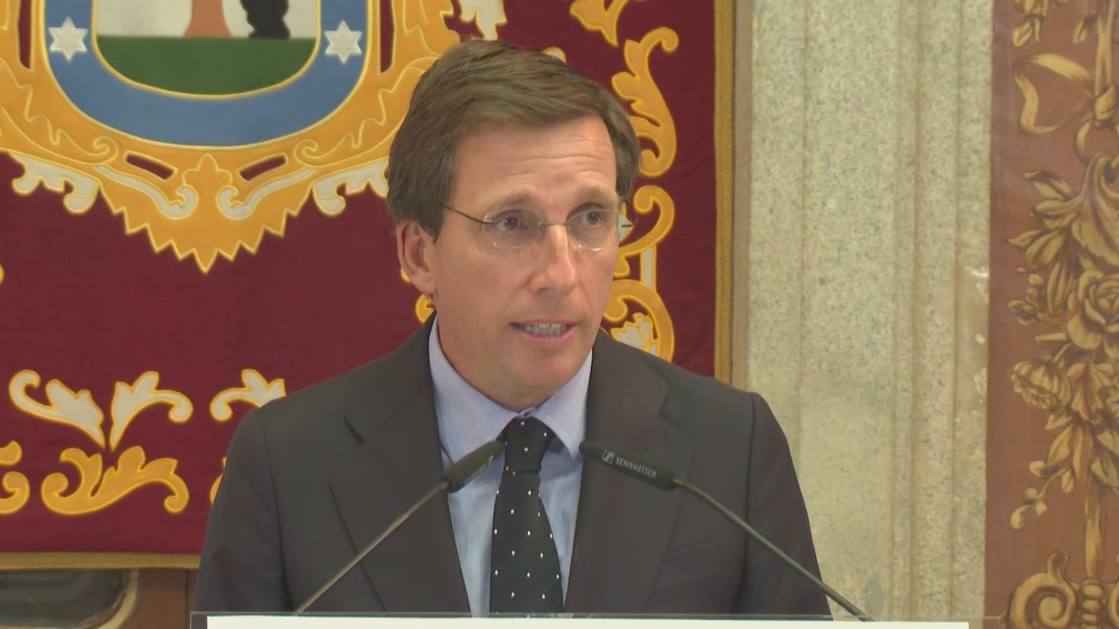 Almeida tiende la mano a la oposición y sitúa las ordenanzas de terrazas y de movilidad como "retos importantes"